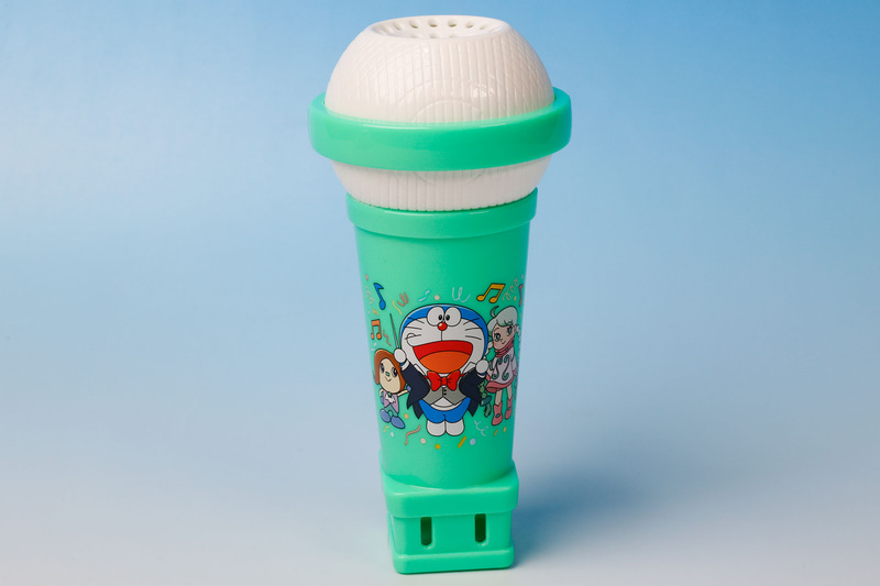 マイクの表面にはキャラクターたちの絵が描かれている