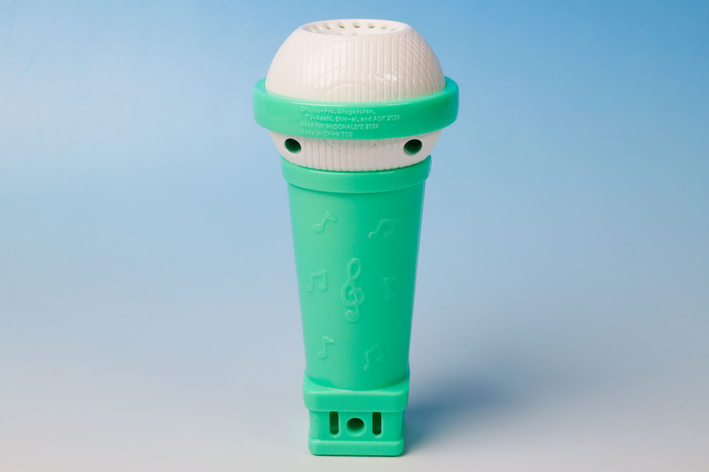 背面側にも凹凸で音符がデザインされている