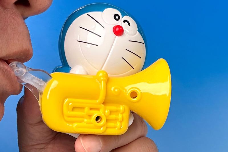 口で吹くだけで簡単に音が出るので、子どもでも楽しめる