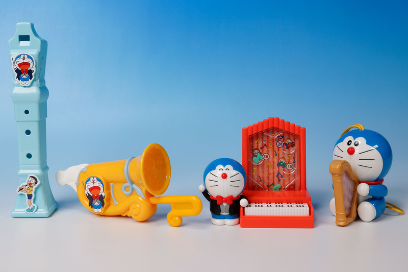 こちらが第2弾（3月22日～3月28日）のハッピーセット「ドラえもん」に登場するおもちゃ。写真左から「くみたてリコーダー」、「トロンボーンホイッスル」、「ドラえもんとオルガンゲーム」、「ドラえもんとリンリンハープ」だ