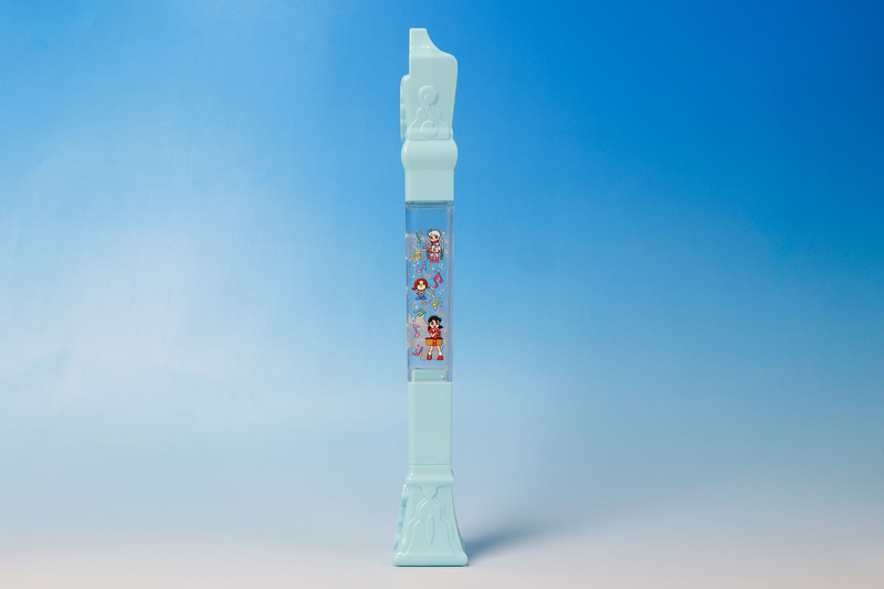 中段には、側面にキャラクターたちが描かれている