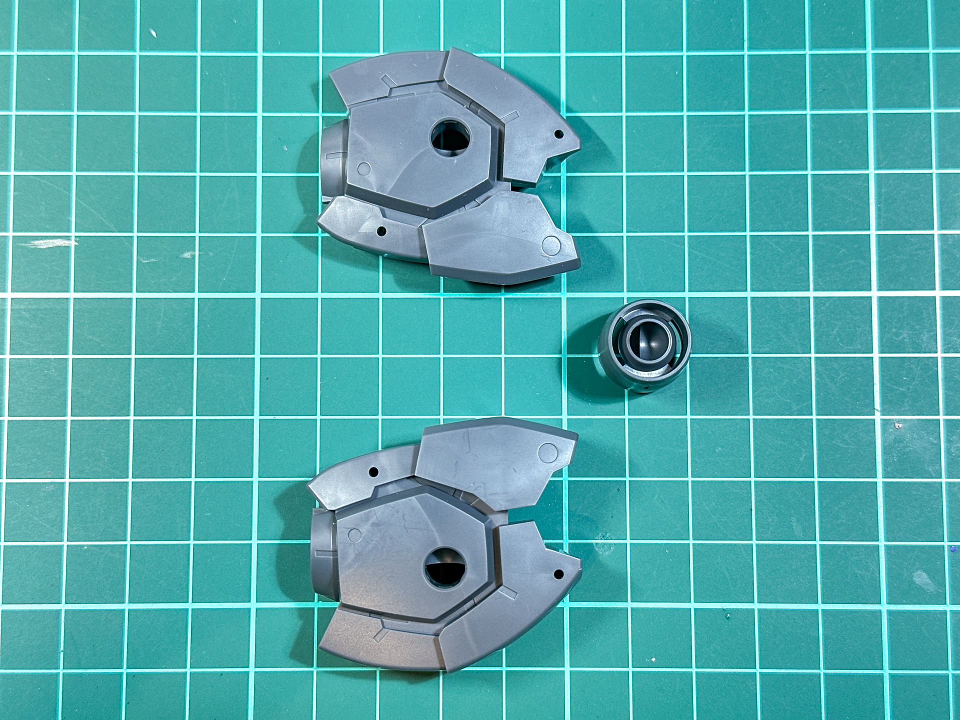 腰部は全3パーツにて構成されています。