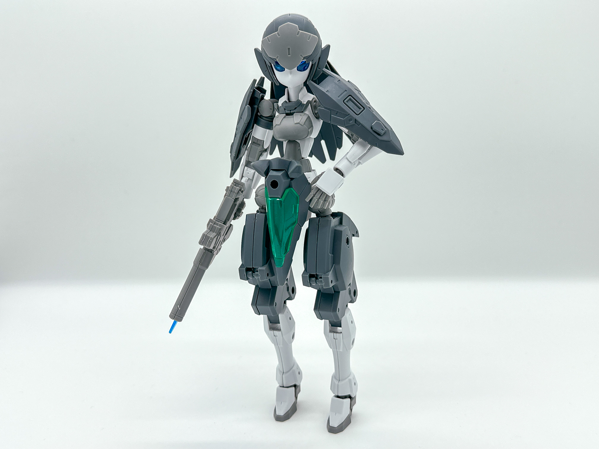 ホースメカを分解して「30MM 1/144 EXM-H15C アチェルビー (TYPE-C)」の強化パーツとして装備させてみました。脚部とフロントアーマーにホースメカのパーツを使用しています。