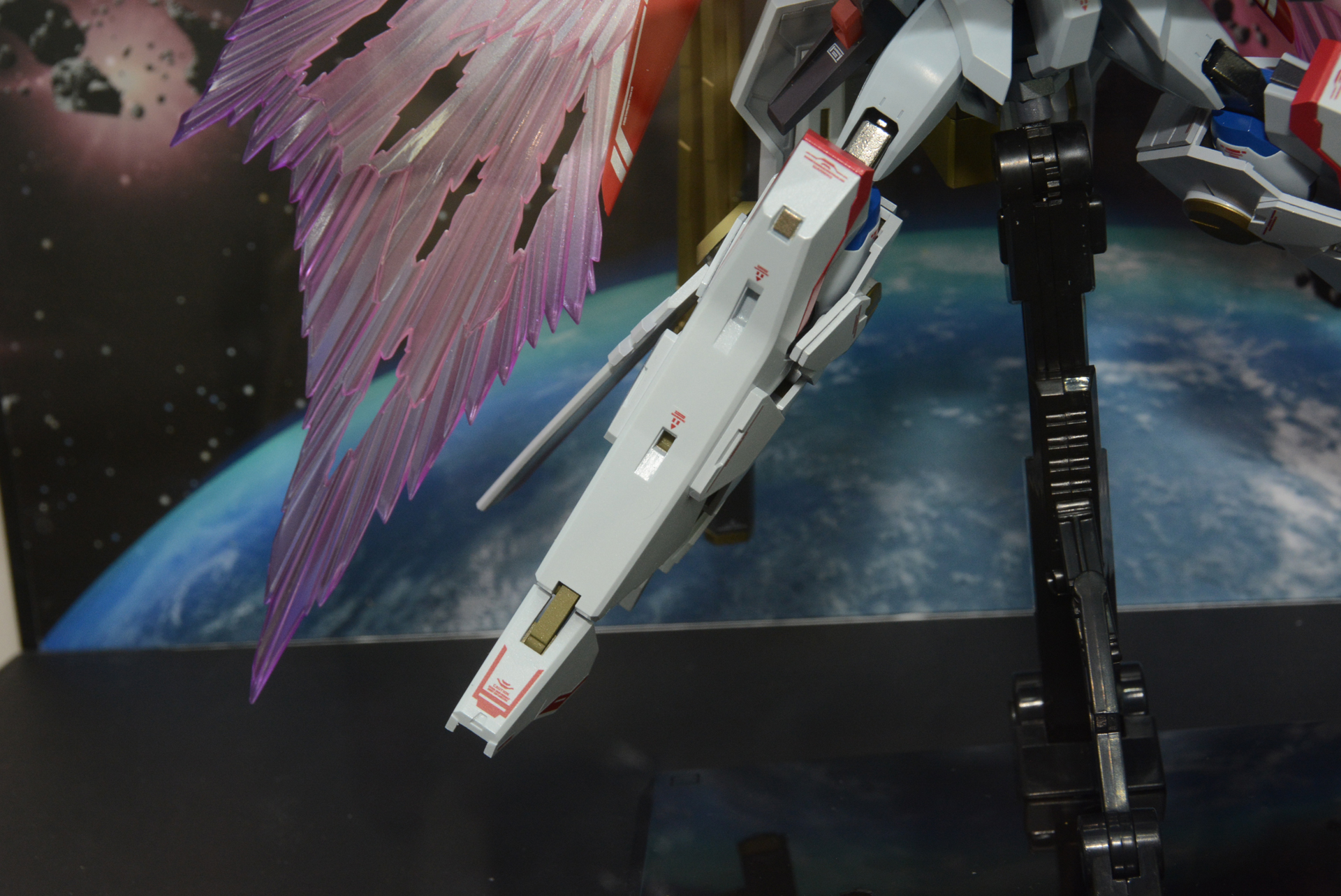 脚部をすっぽり覆うブースター