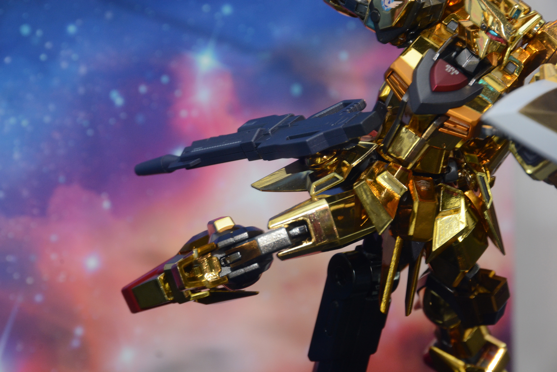 間接部は金色ではなく、防御力が弱い設定だ