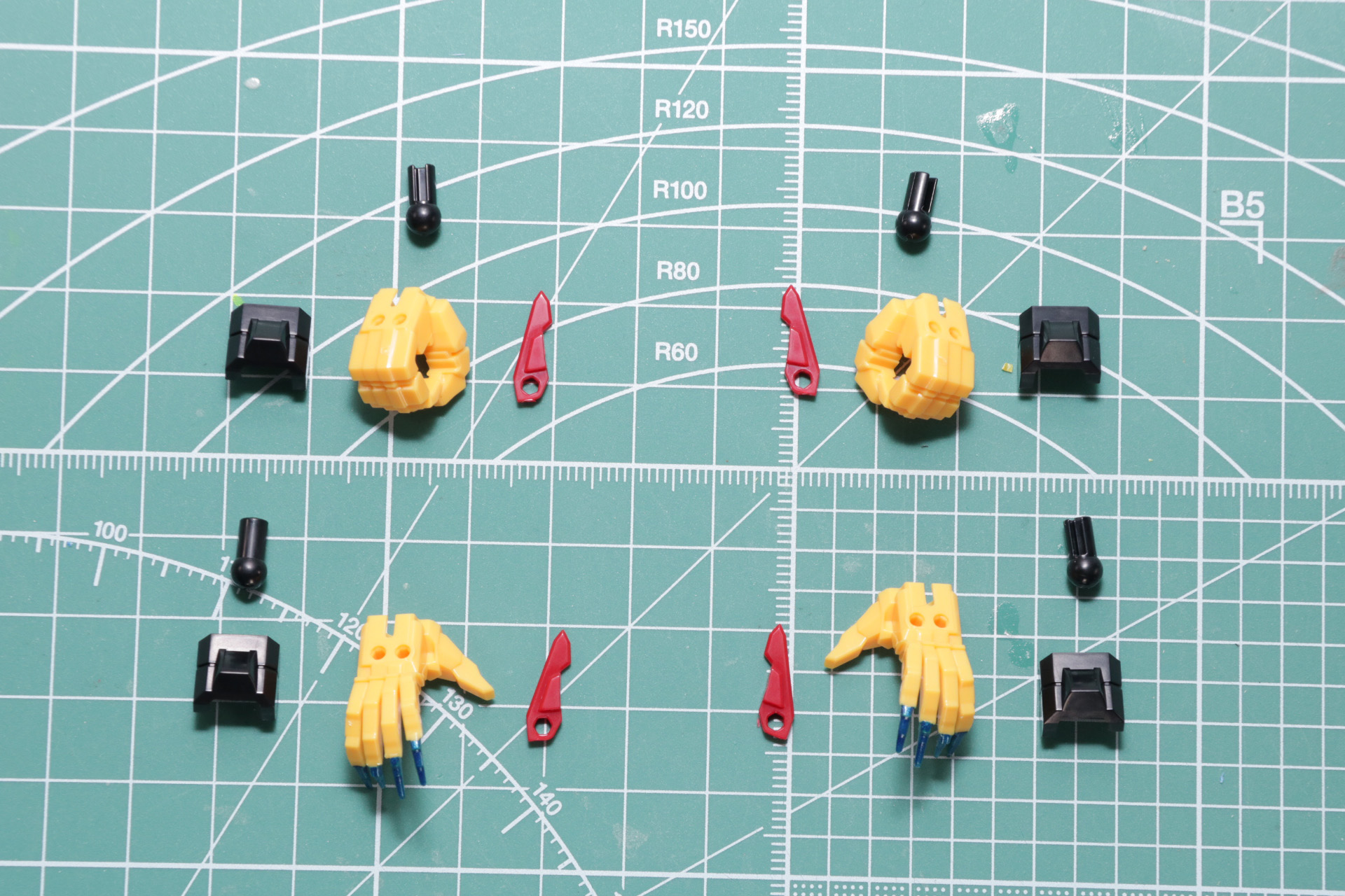 交換用手首は武器持ち手と開き手のローグネイルの2種類