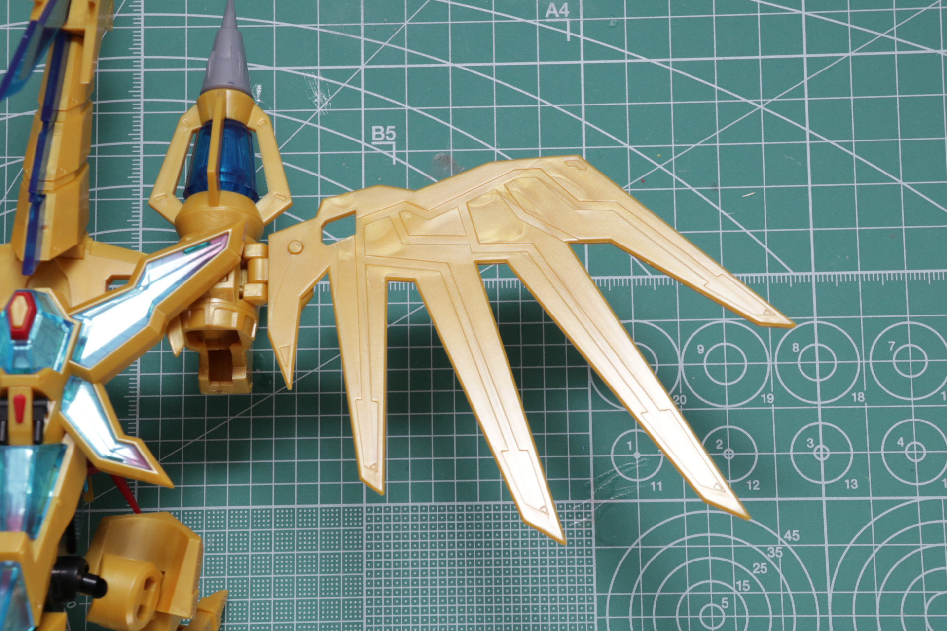 翼の上面のライン部分シール