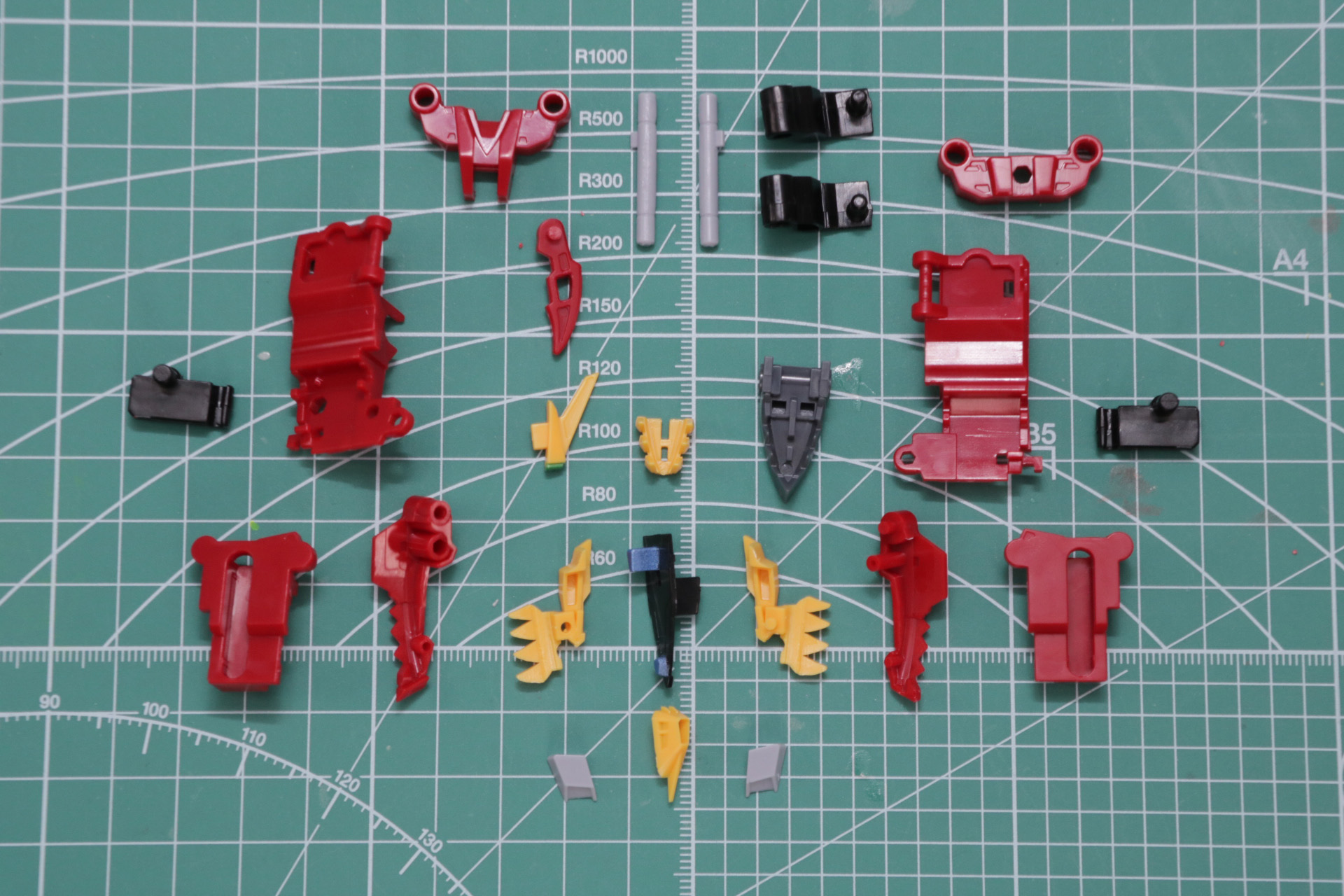 細かいパーツで緻密な造形とギミックを再現