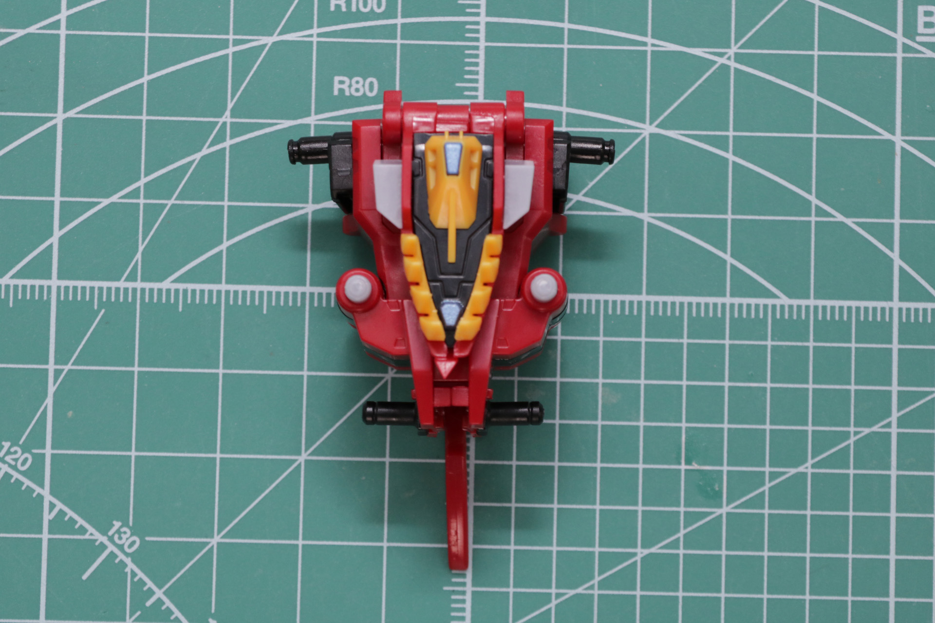 細かいパーツで緻密な造形とギミックを再現