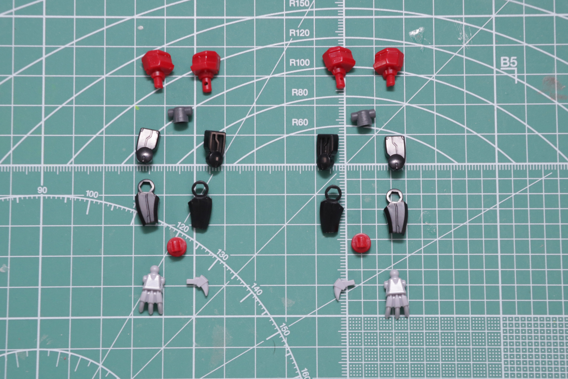 肩、肘などの可動を部を備えている