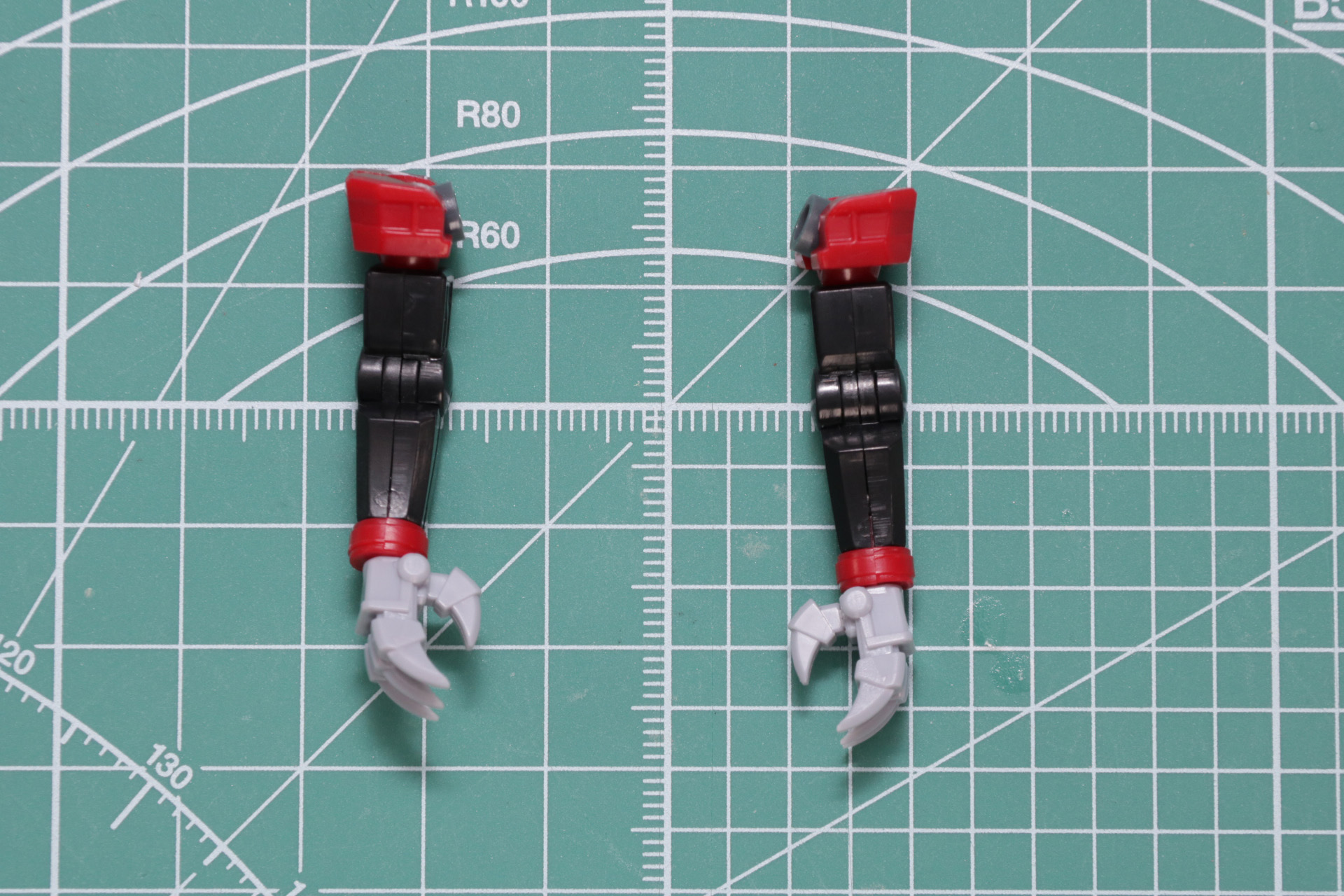 肩、肘などの可動を部を備えている