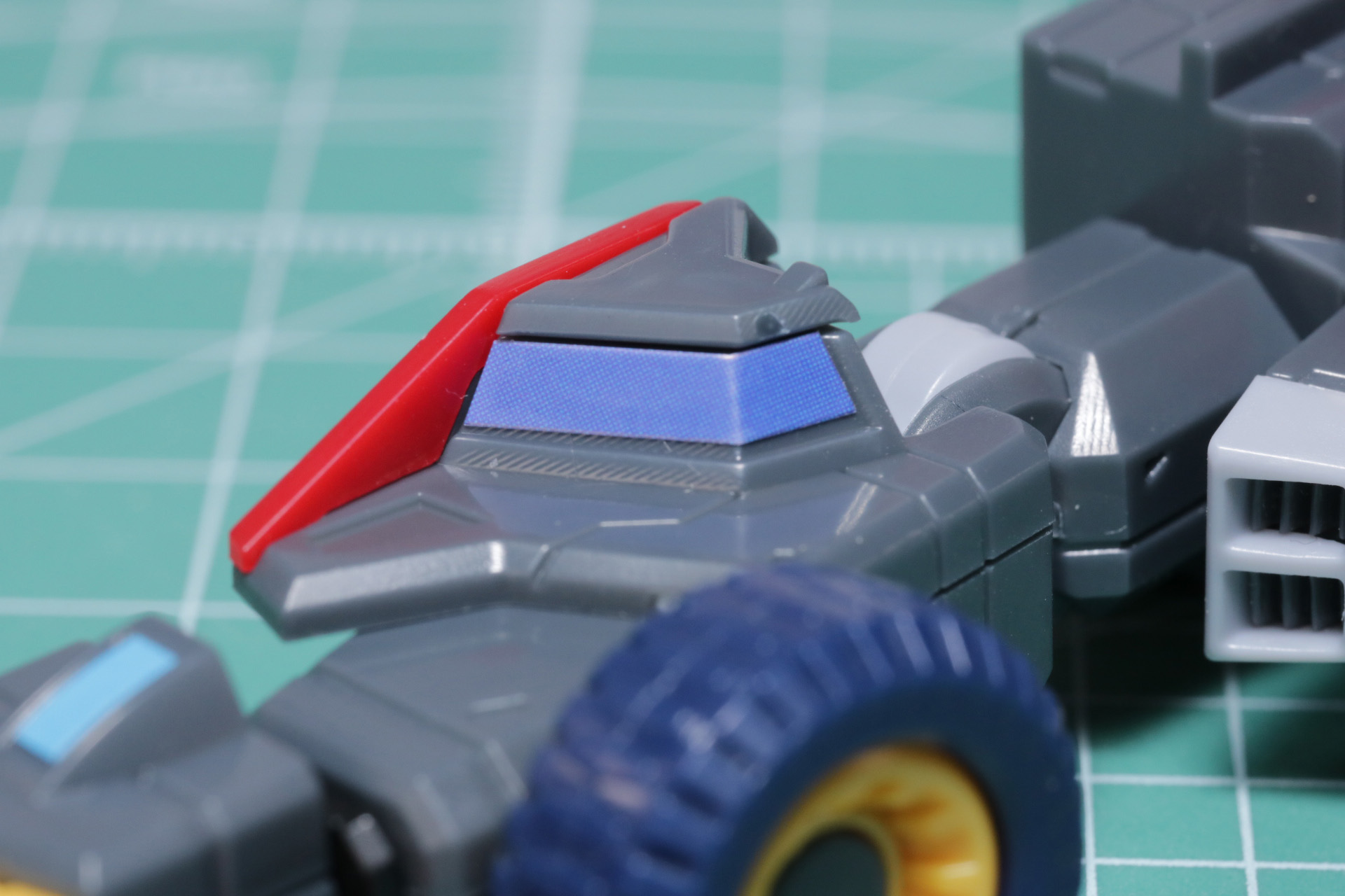 フロントガラス部分にシールを貼る