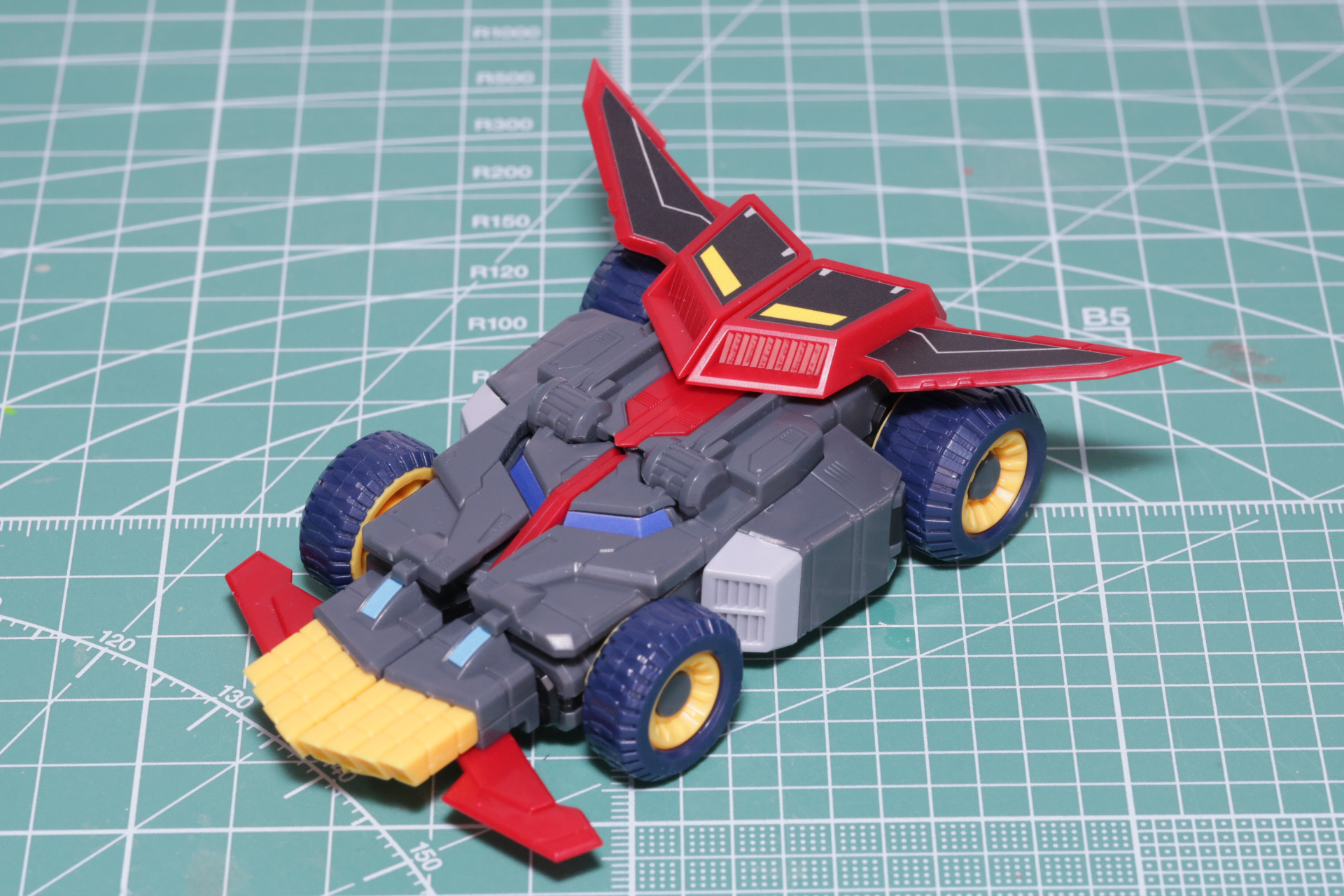 「ダイナストライカー」シールあり