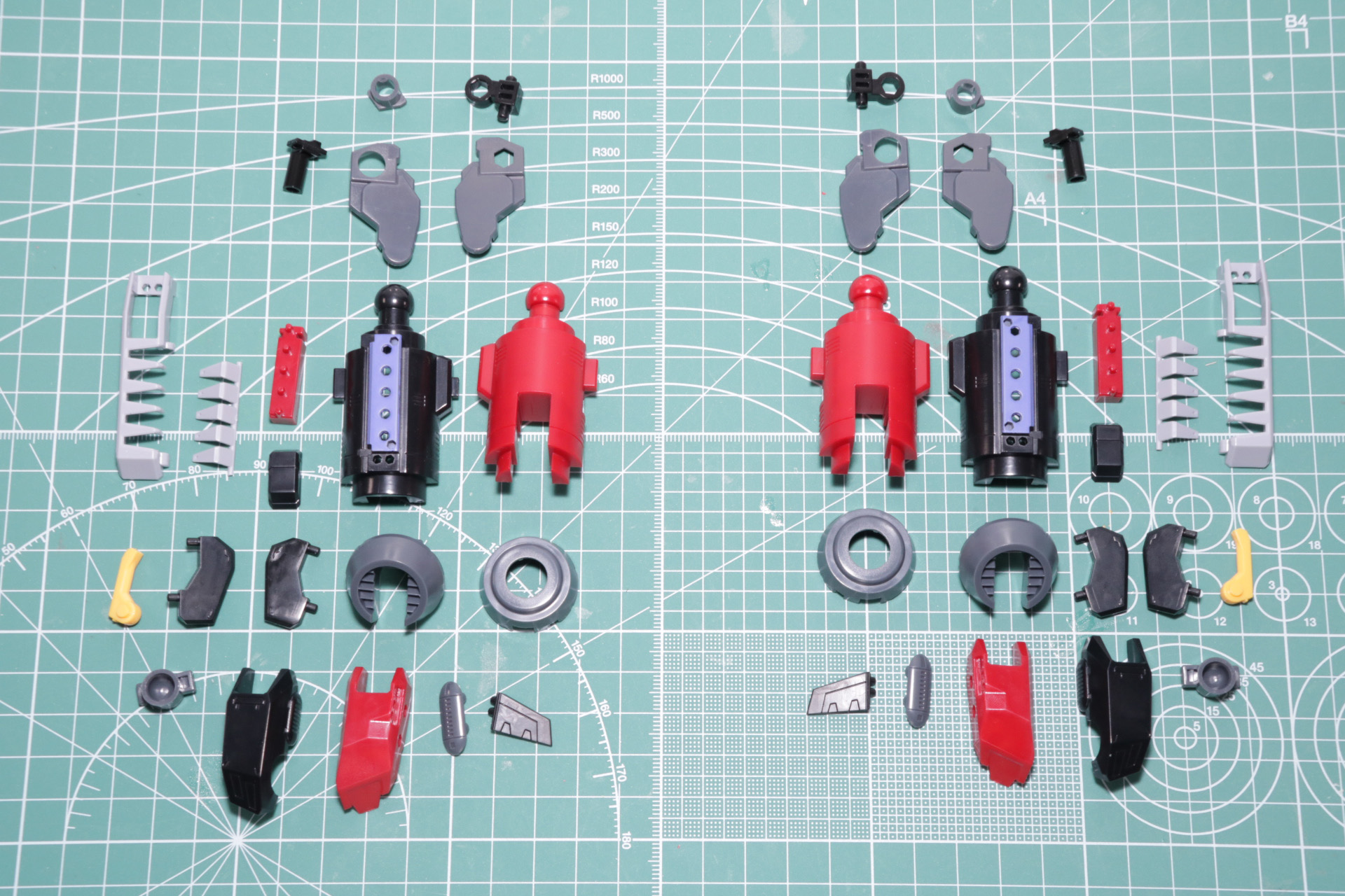 ミサイル発射口の開閉や可動部が組み込まれている