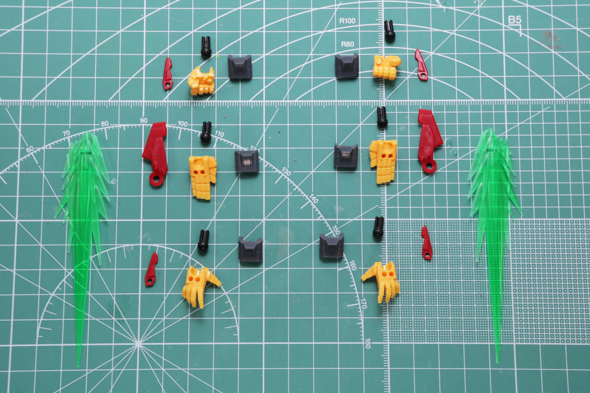 各種手首パーツを組み立てる