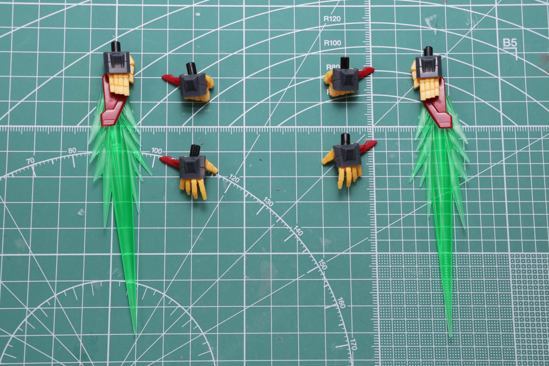 各種手首パーツを組み立てる