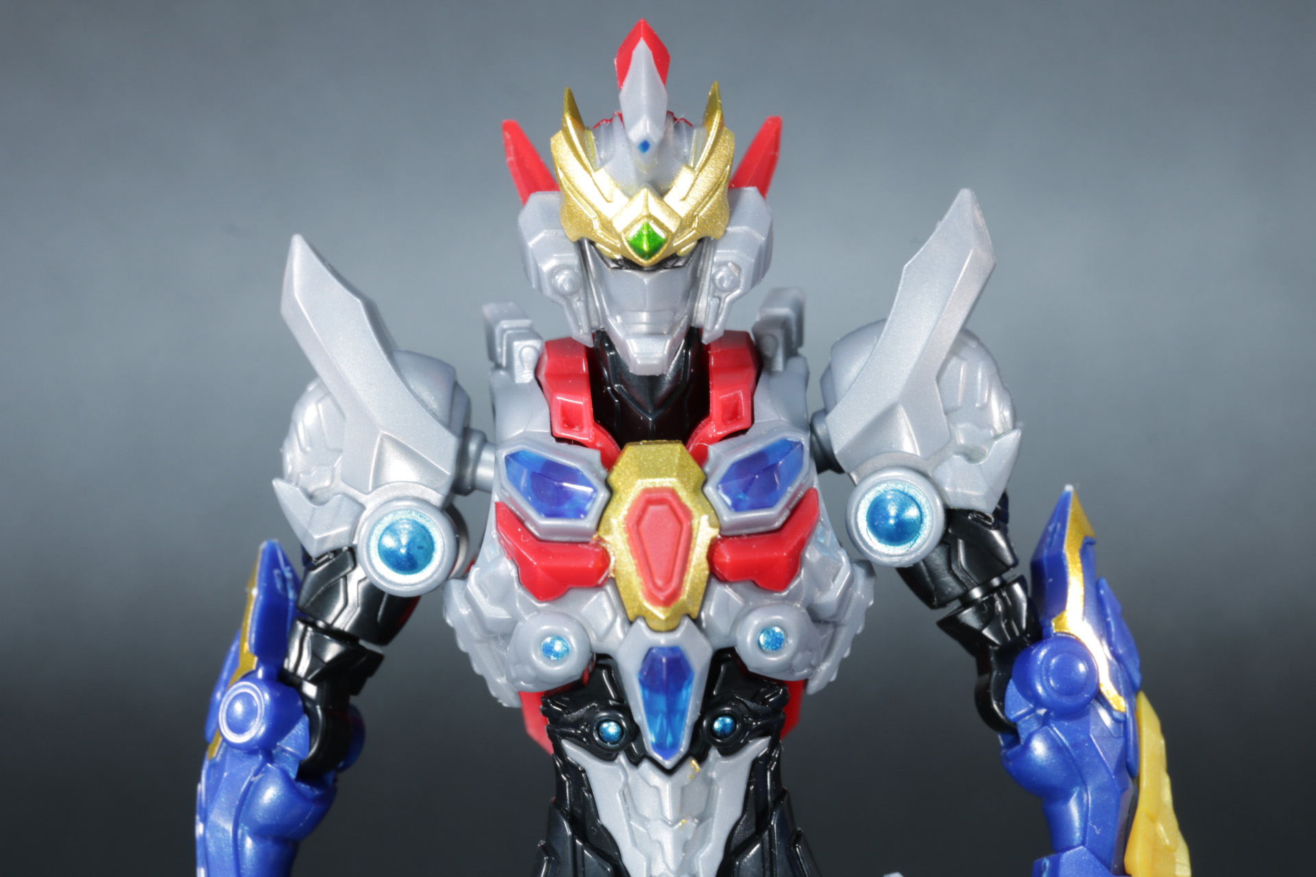 組み立てるだけで複雑な劇中カラーを再現