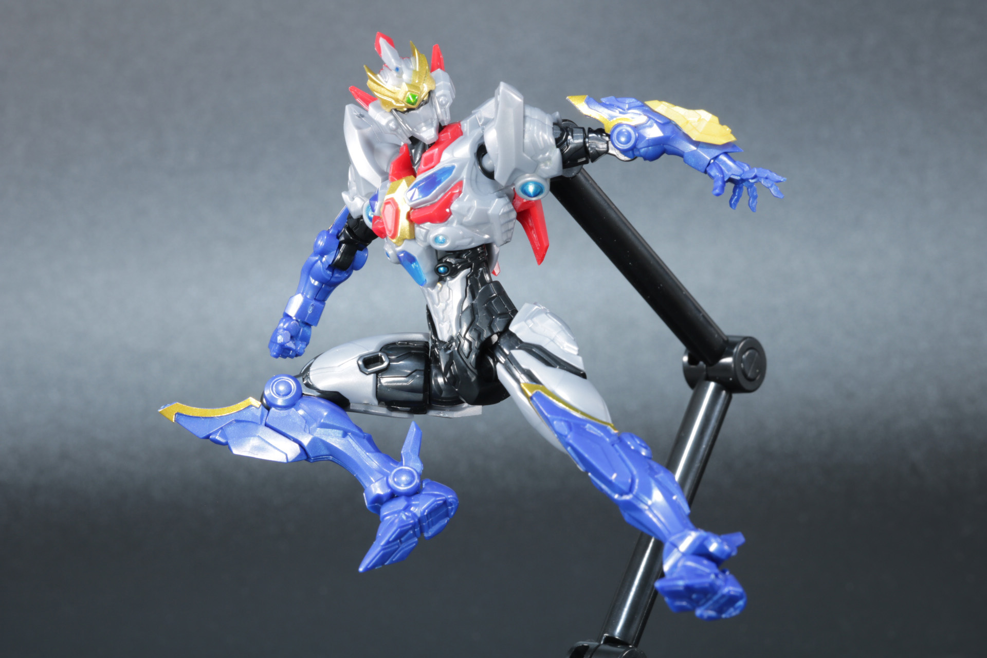 跳び蹴りポーズ