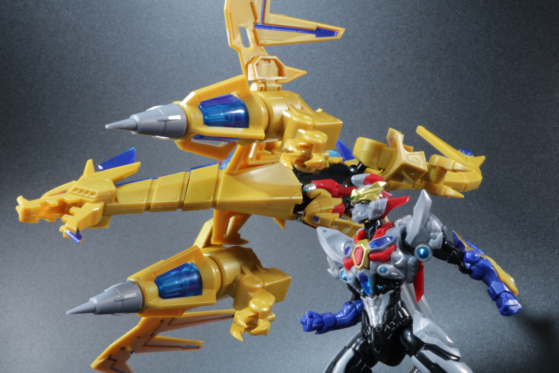 上空から支援するビッグゴルドバーン