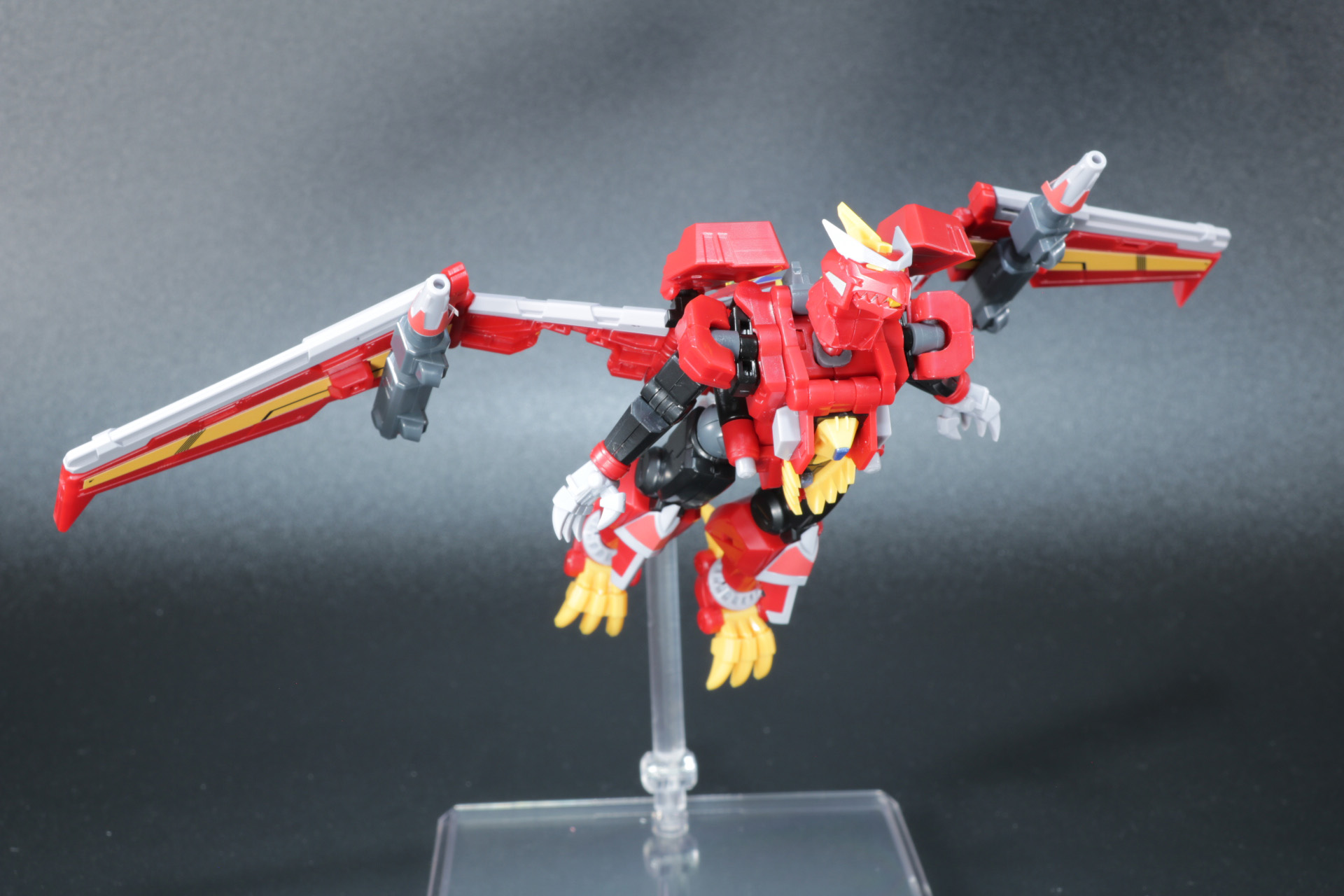 「ダイナウイング」とのコンバインで大空を舞う「ダイナソルジャー」