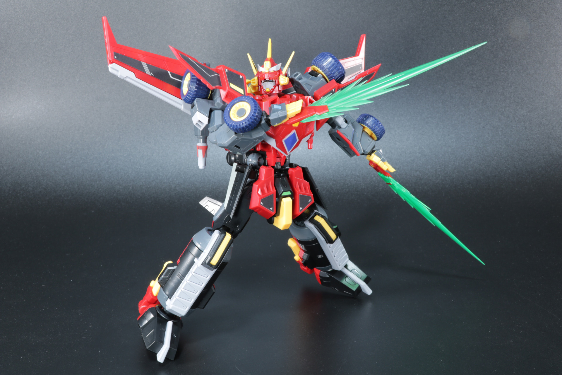 ダイナセイバーを展開した手首によるアクションも可能