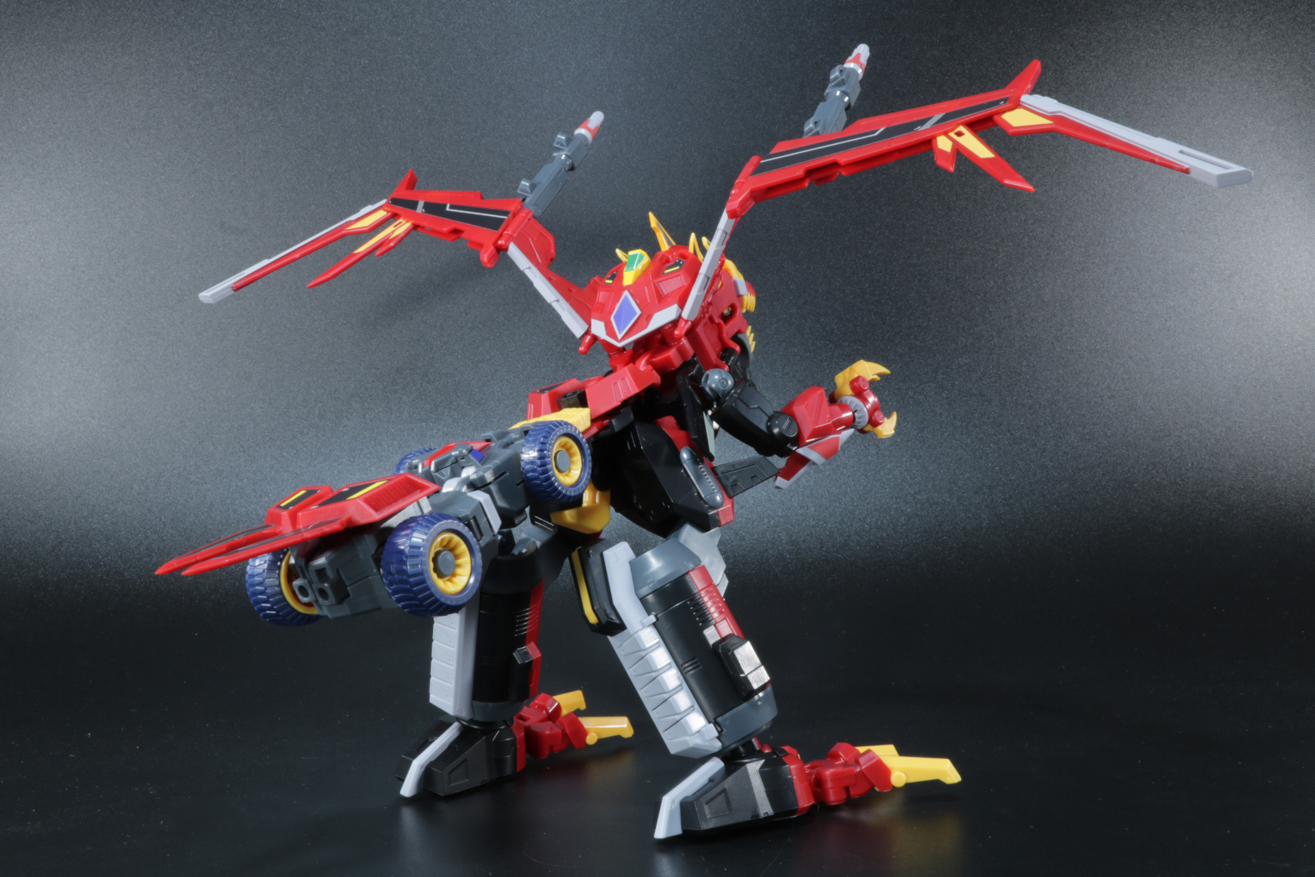 攻撃的なスタイルで迫力満点のアクションが楽しめる