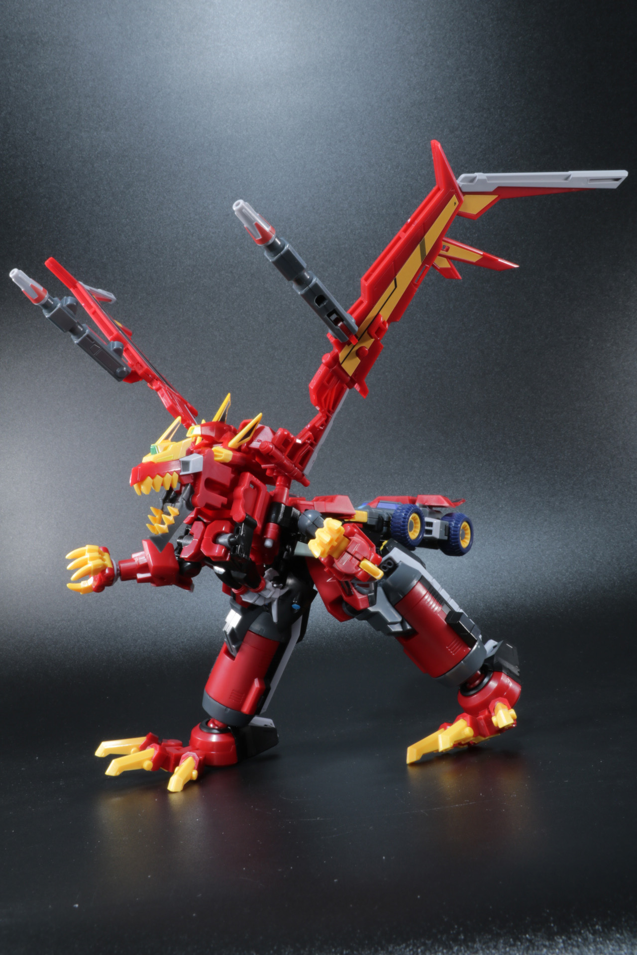 攻撃的なスタイルで迫力満点のアクションが楽しめる