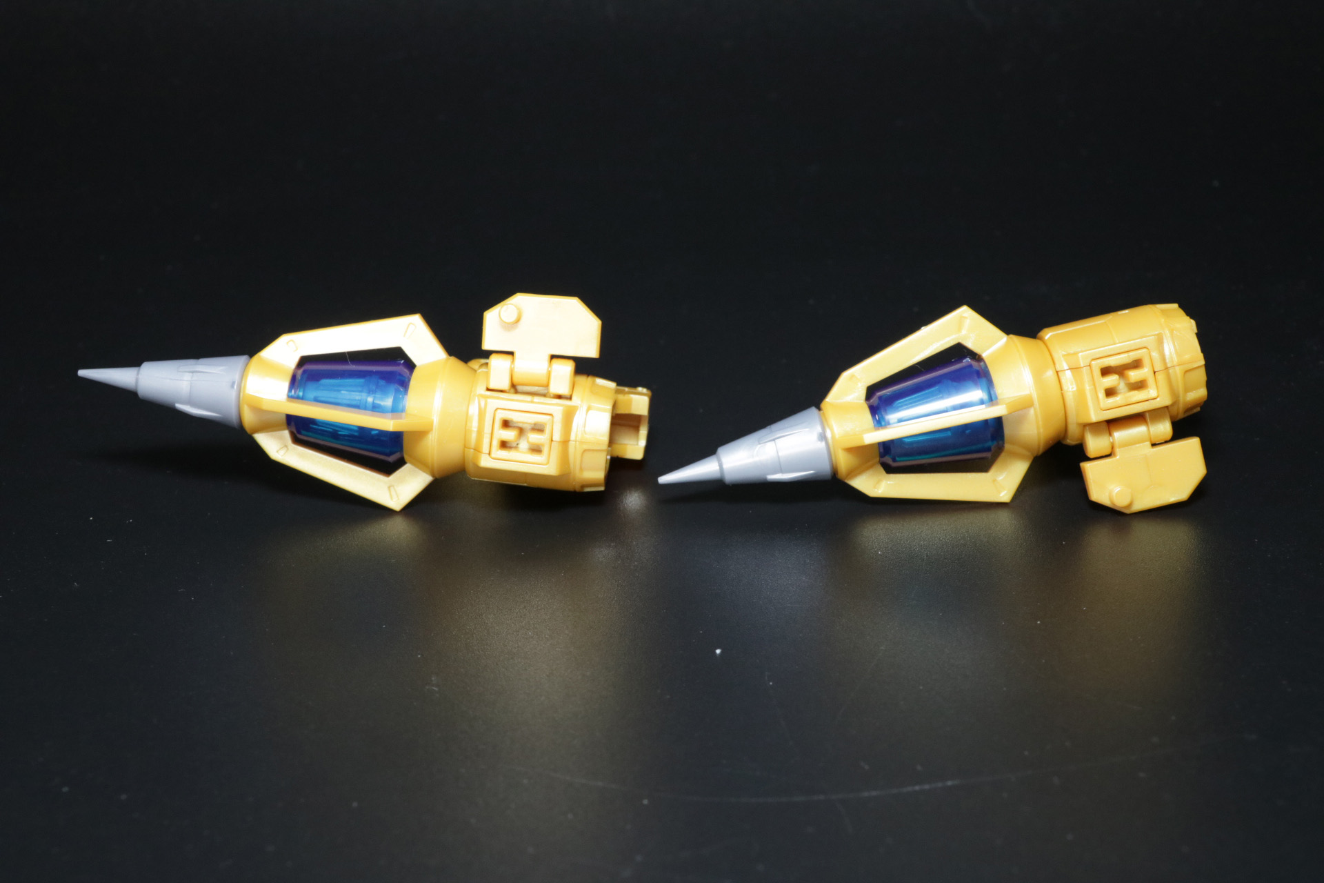 ドリルパーツは翼を支えていた部分を畳む