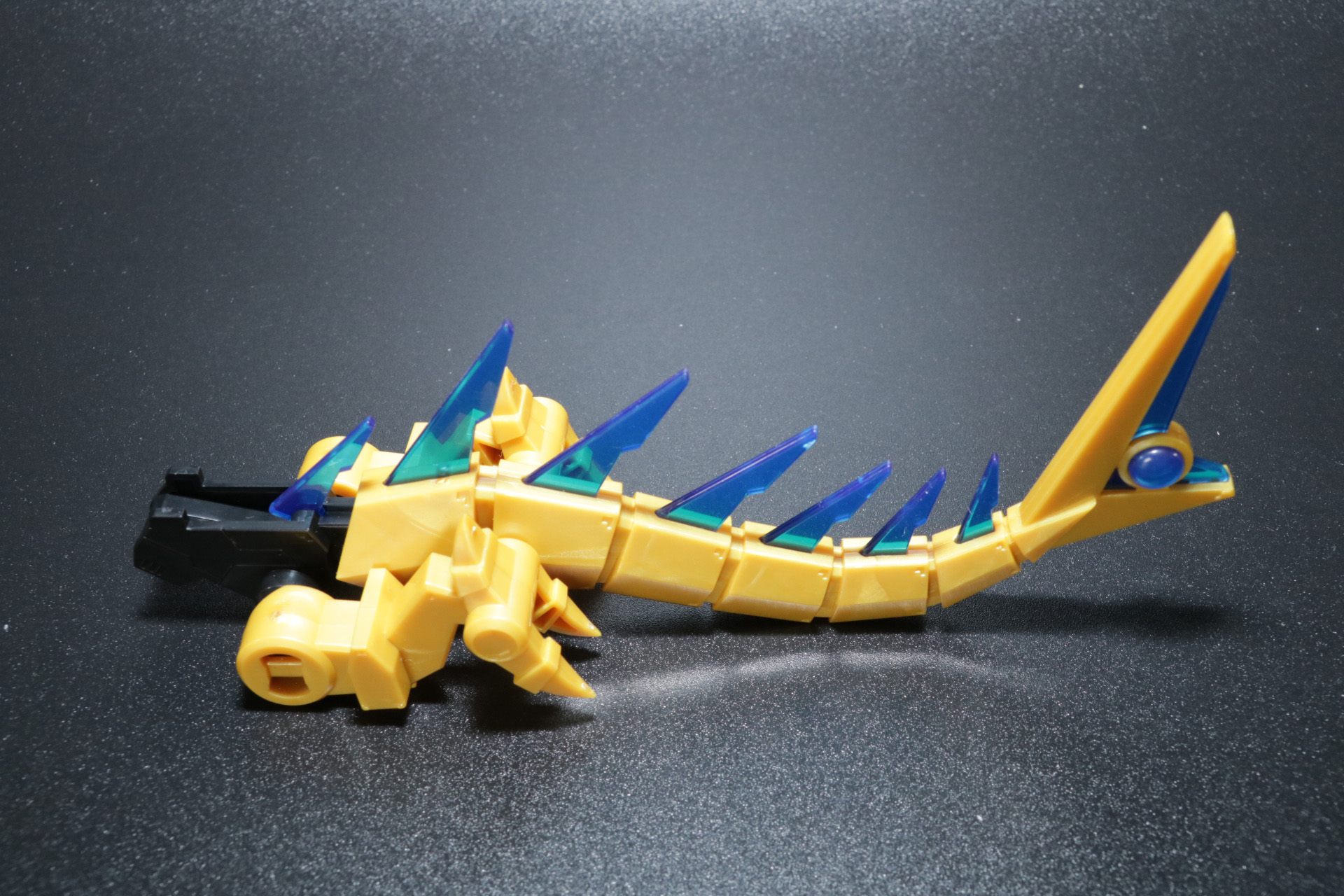 尻尾パーツは脚部を倒した状態にする