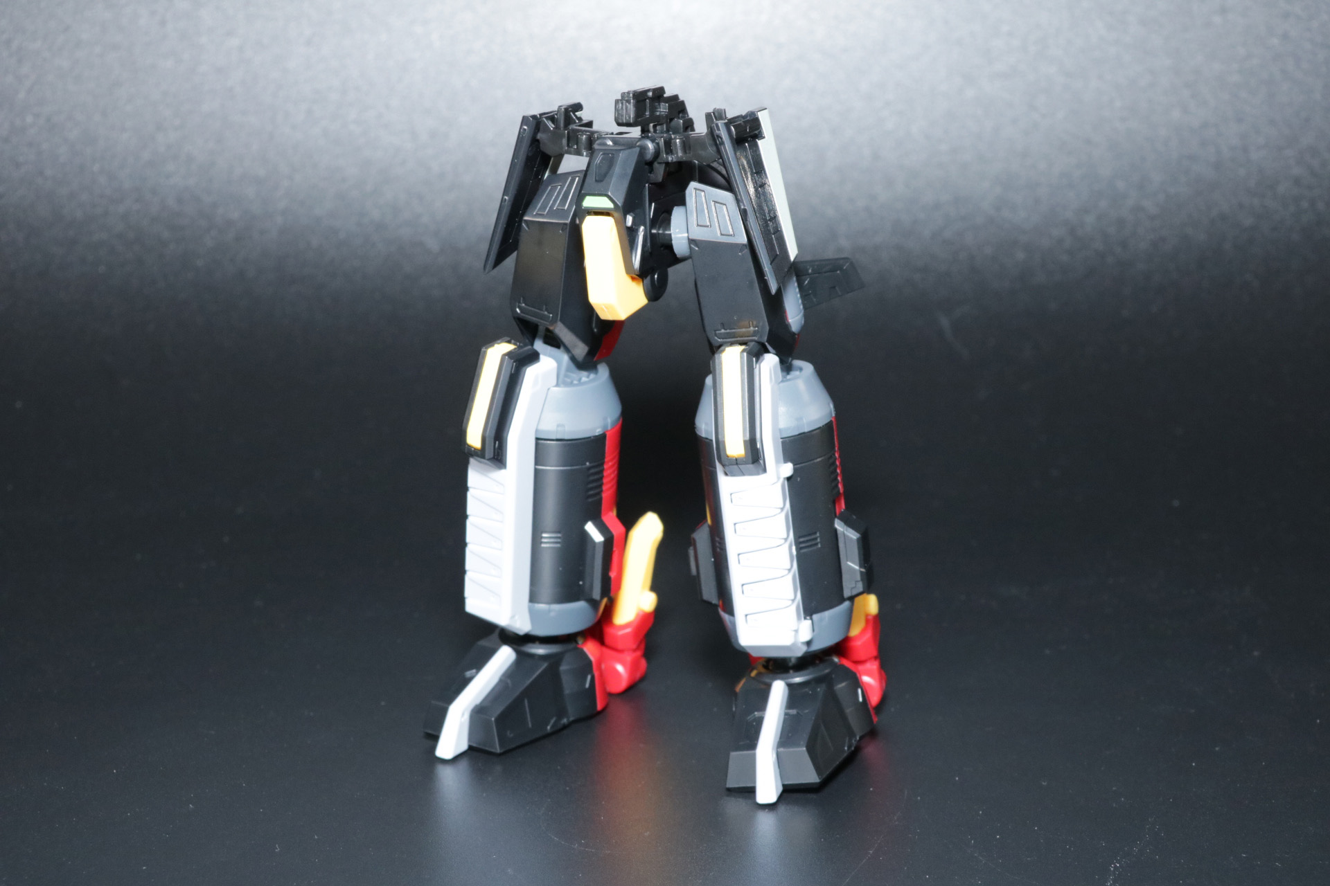 「ダイナダイバー」は艦橋を可動タイプにし、「ダイナゼノン」の脚部状態にする