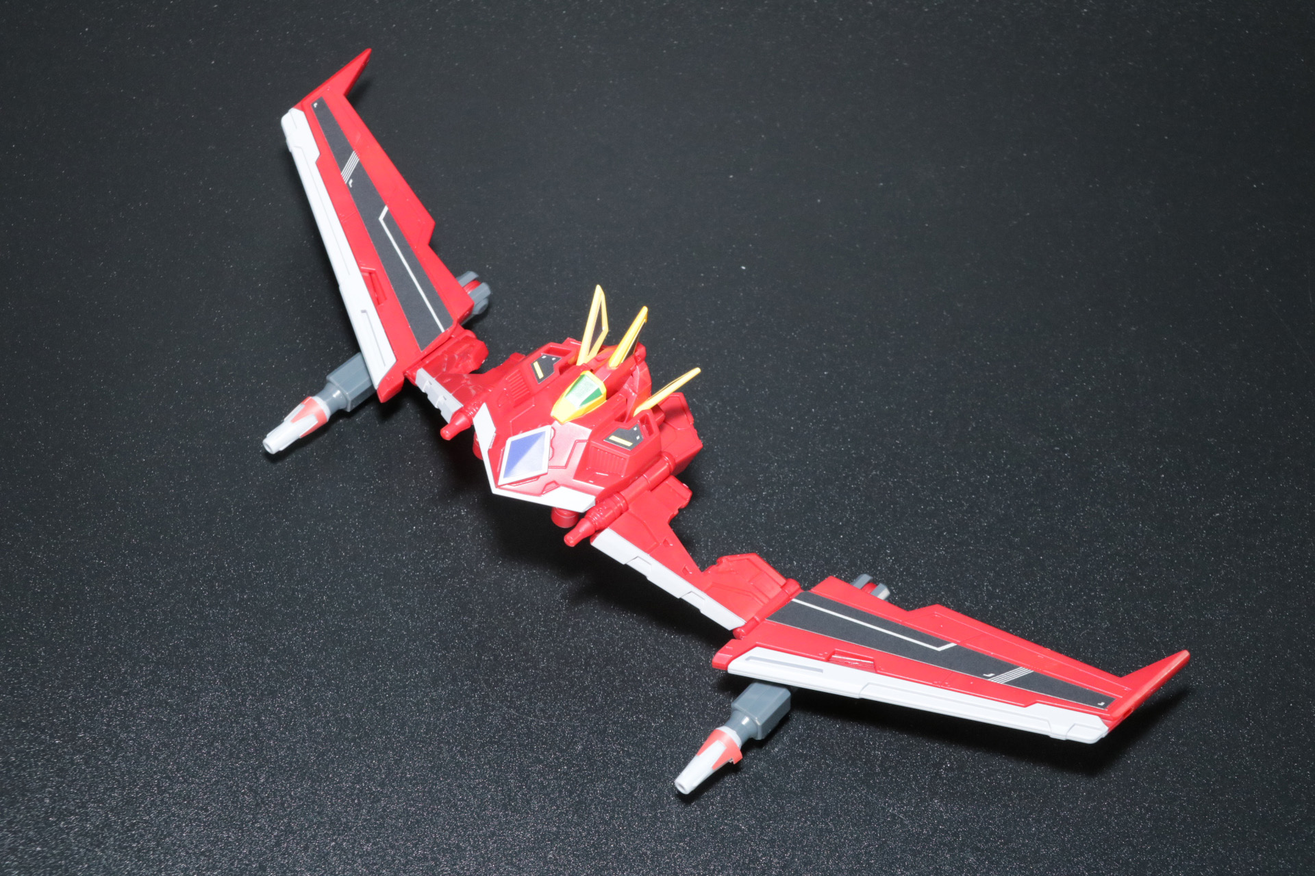 「ダイナウイング」はヘルメット、下部のパーツを取り外す