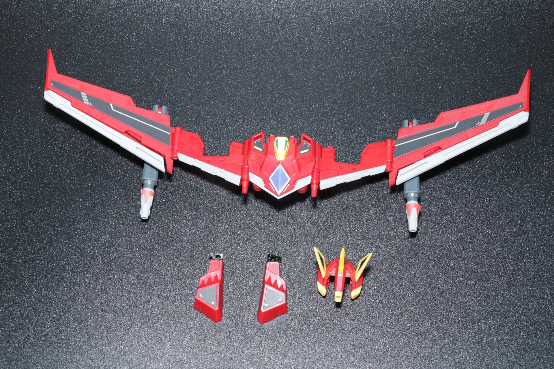 「ダイナウイング」はヘルメット、下部のパーツを取り外す