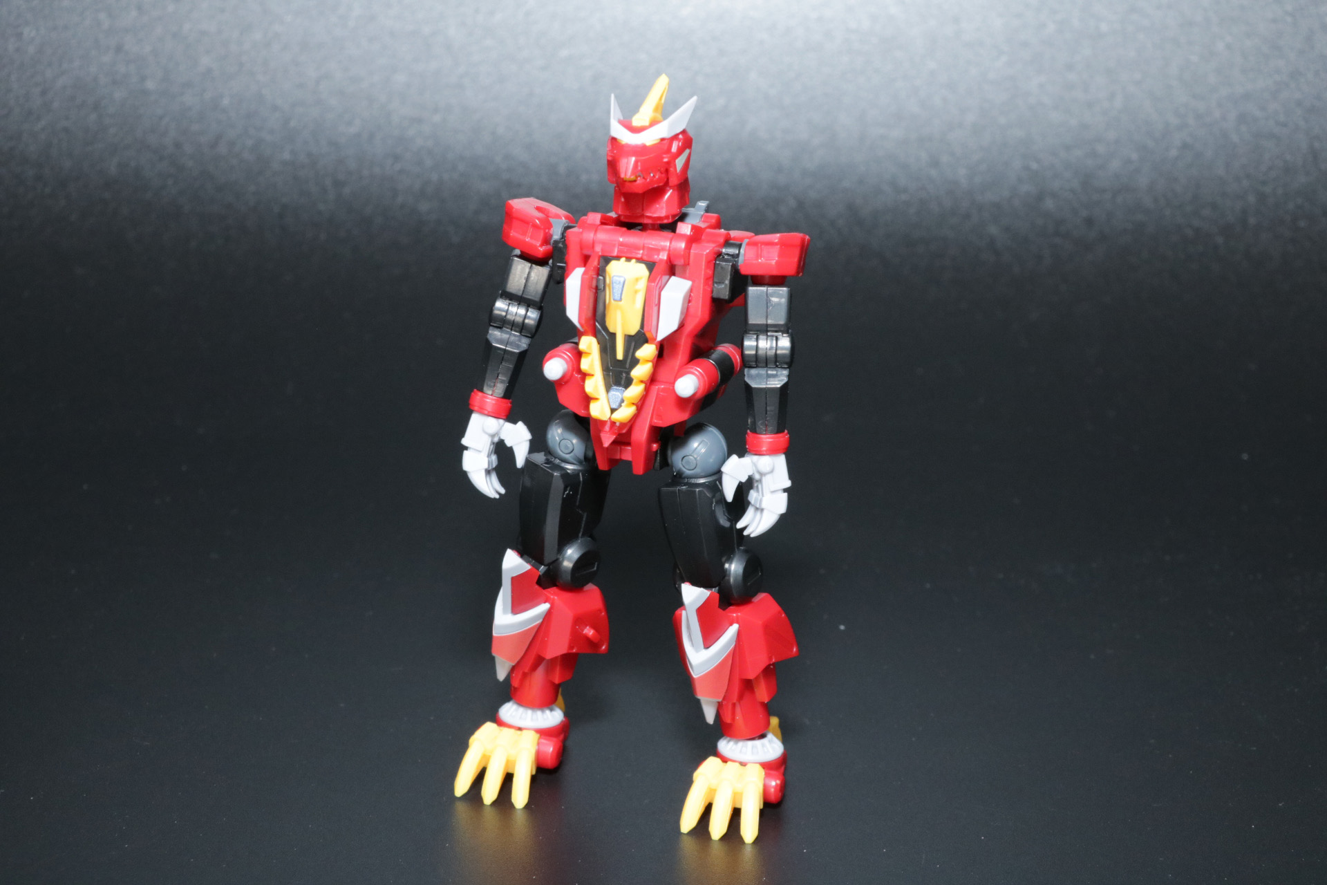 「ダイナソルジャー」は頭部パーツを外しておく