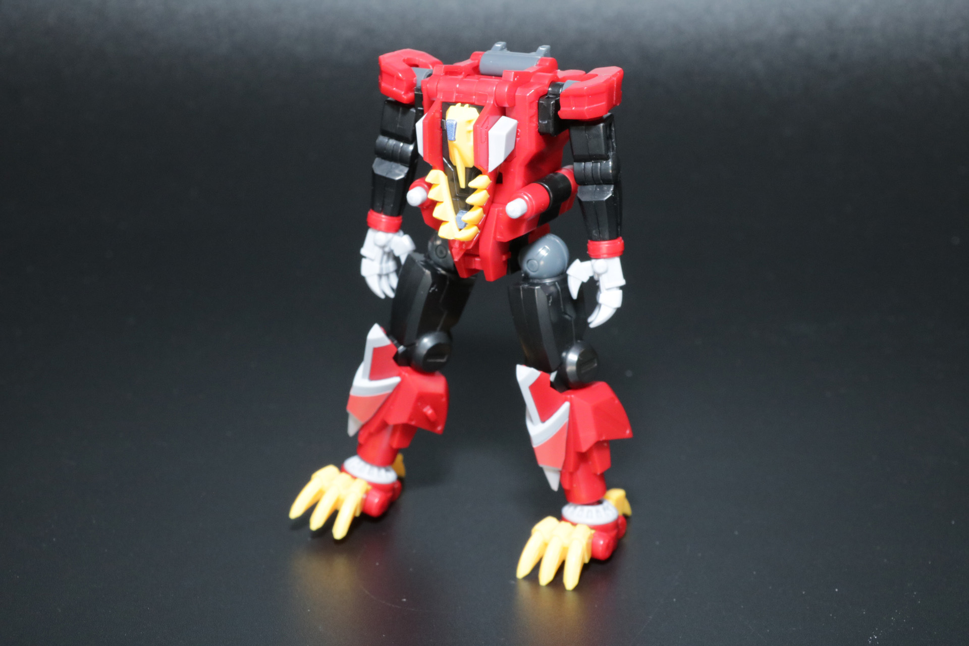 「ダイナソルジャー」は頭部パーツを外しておく