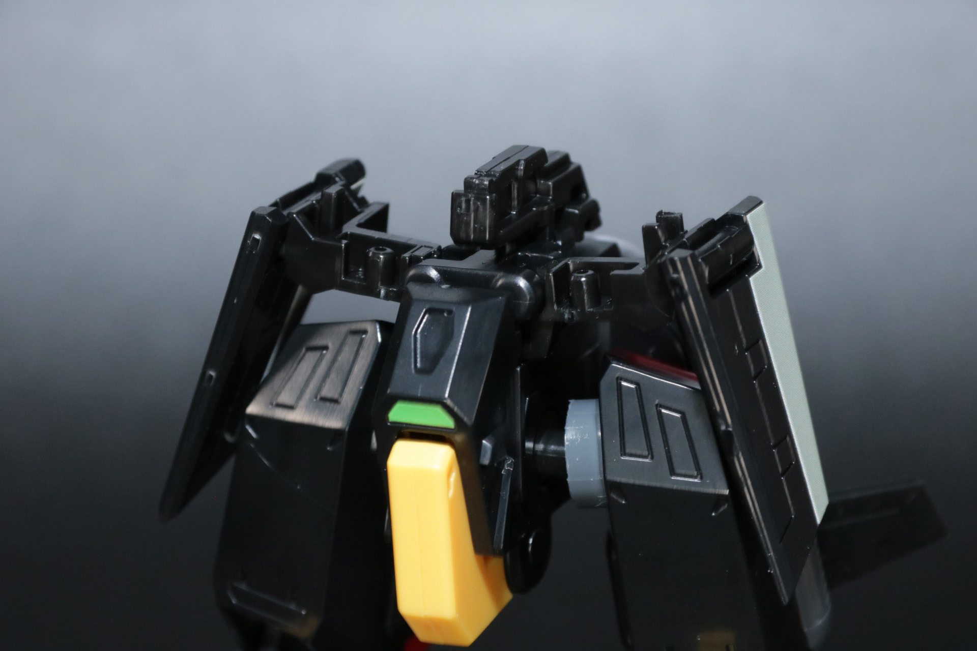 「ダイナダイバー」に「ダイナウイング」のパーツを取りつけて腰部を形成