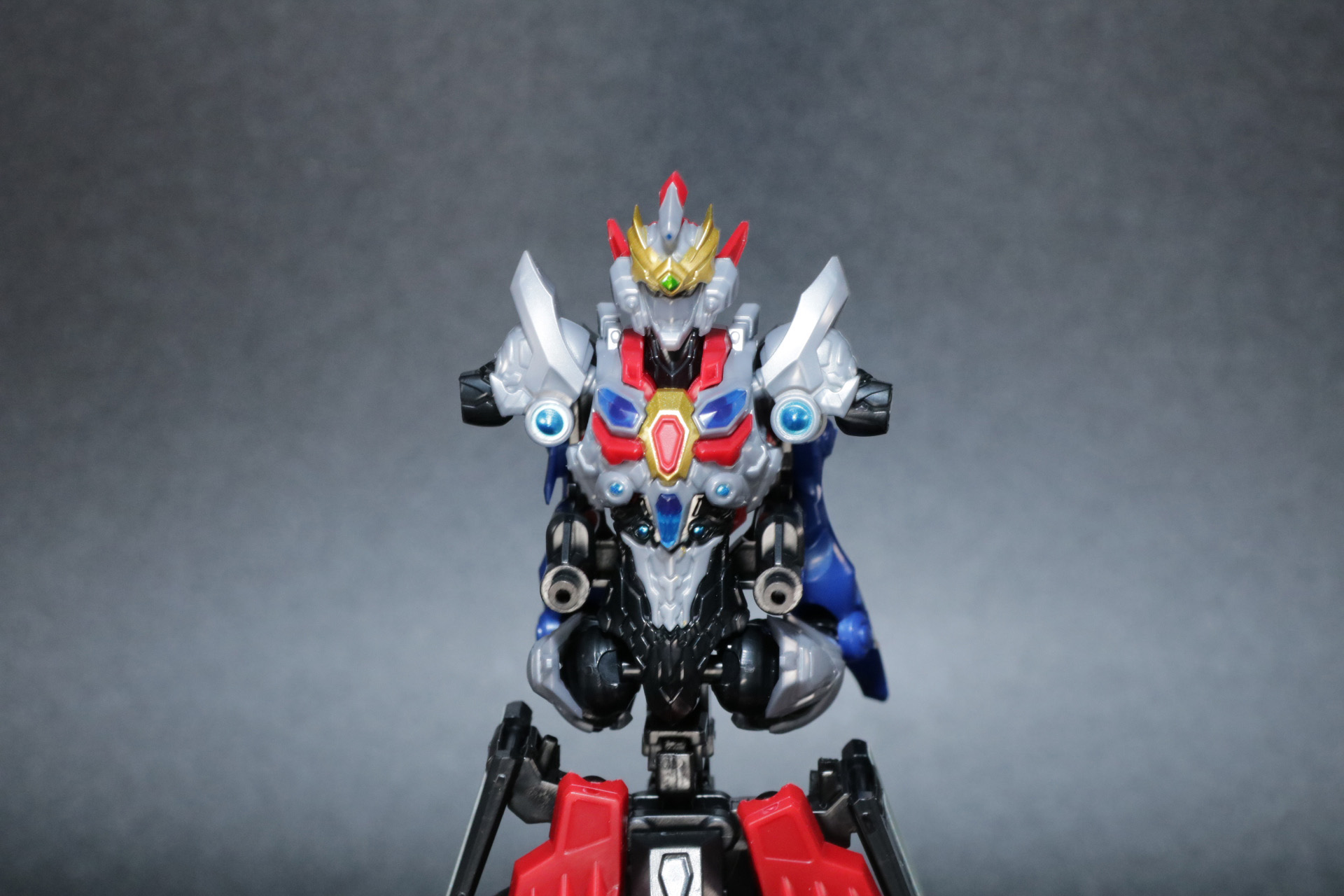 胴体を包むようにして「ダイナウイング」を取りつけ