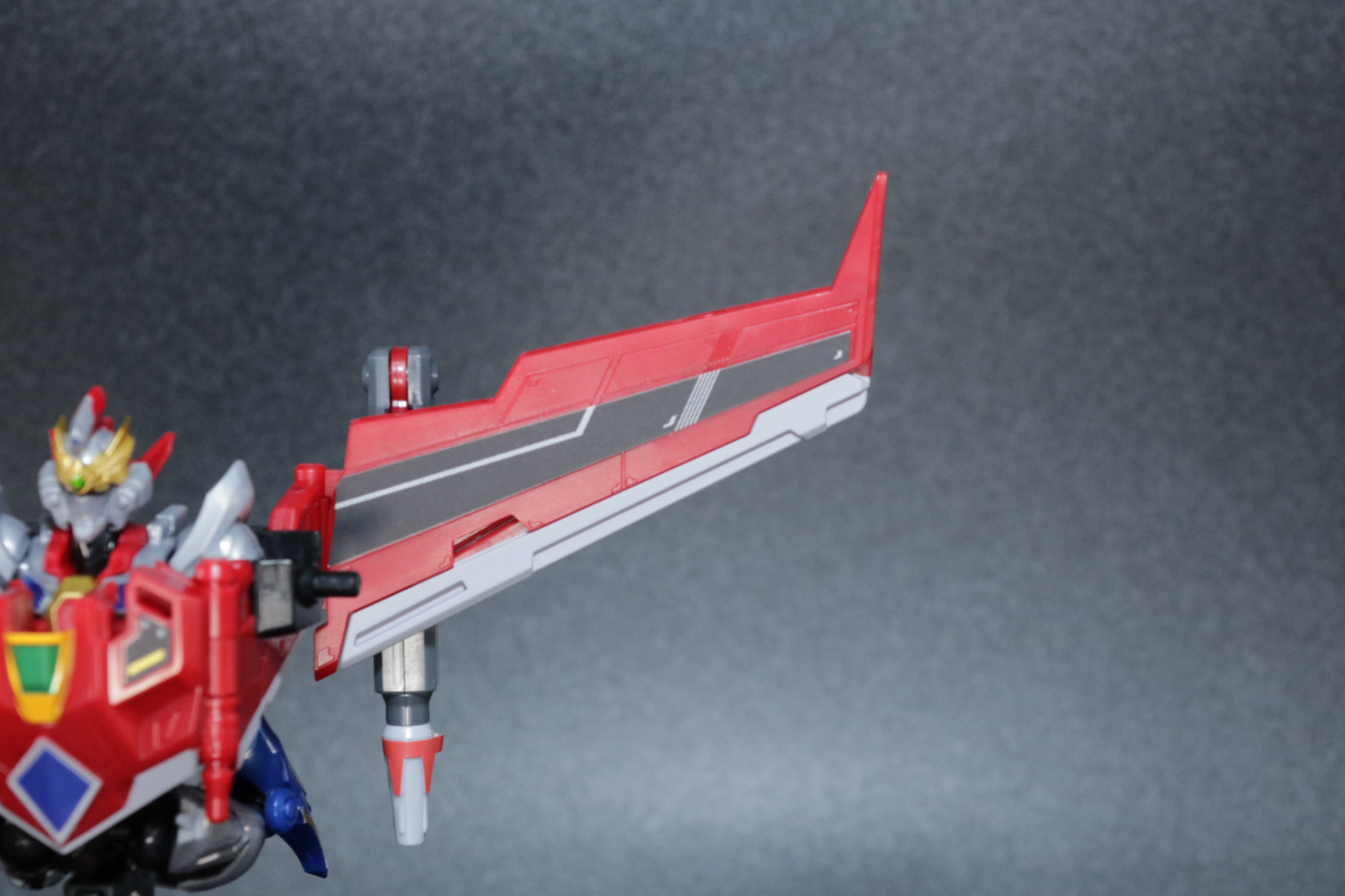 背面の翼を展開