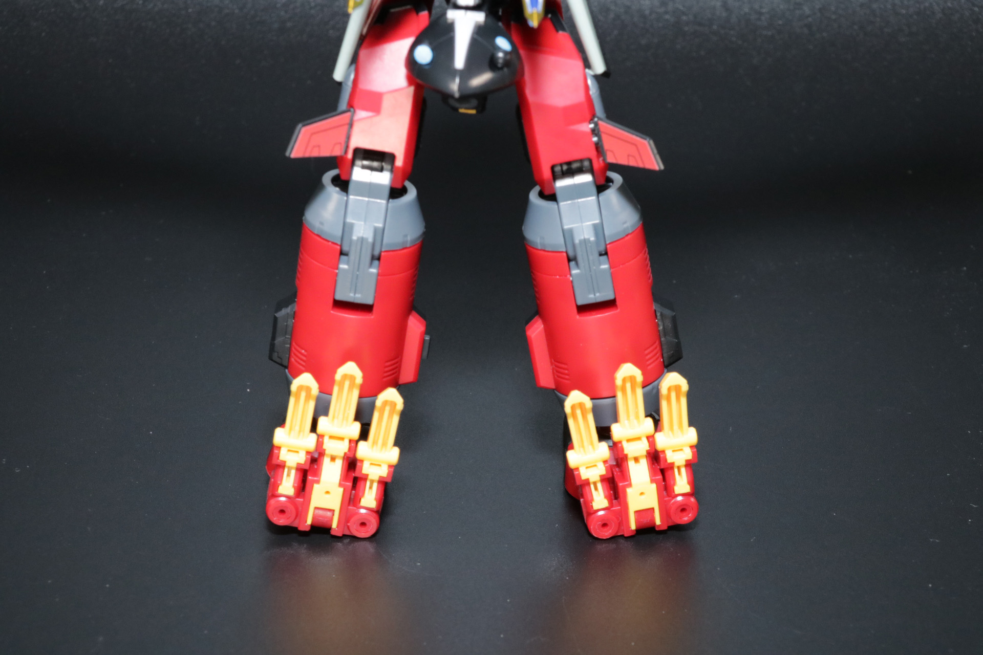 脚部の爪部分を展開し、「ビッグゴルドバーン」のパーツを被せる