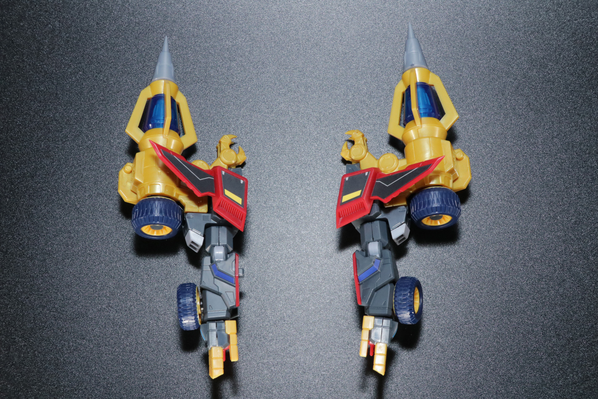 腕部に「ビッグゴルドバーン」のドリルパーツを装着