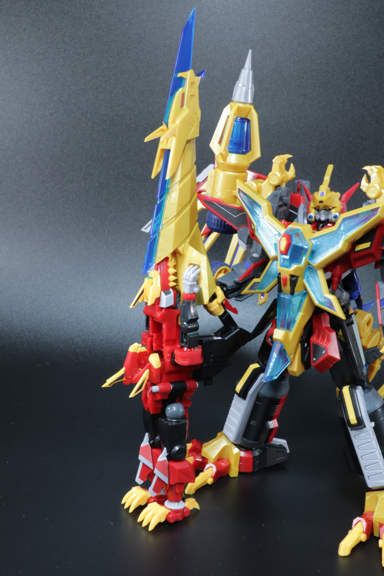 武器の「ダイナミックビッグブレード」は「ローグカイゼルグリッドマン」を超えるサイズ