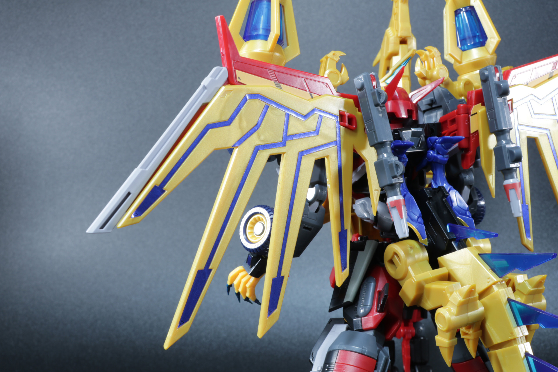 「ビッグゴルドバーン」の翼でその存在感も倍増