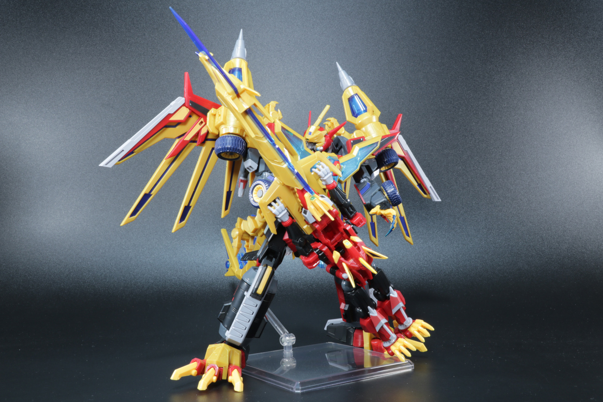 アクションポーズを取らせる際には「THE シンプルスタンド」などが必要となる