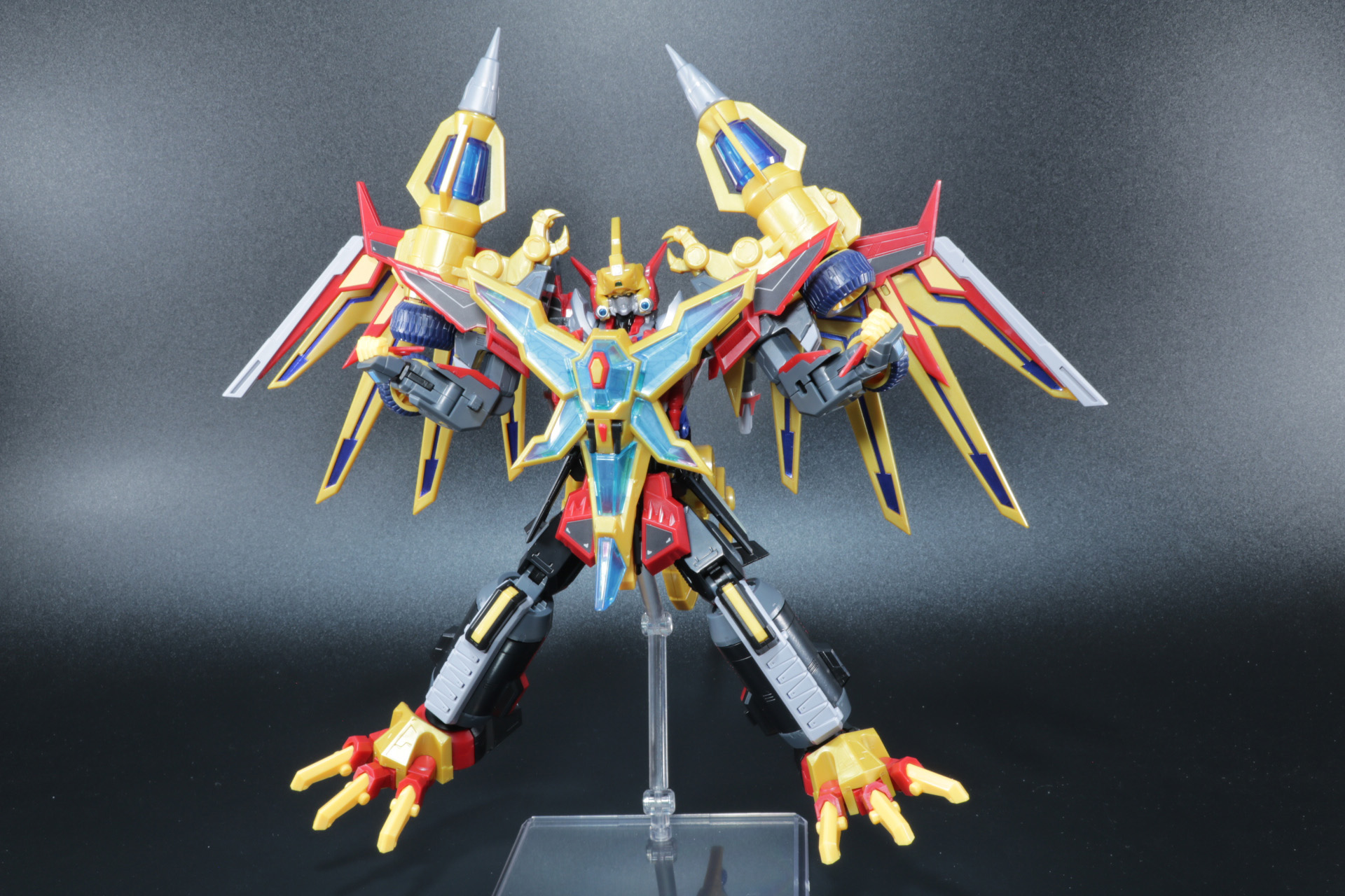 「MODEROID ダイナゼノン」の握り手で力強いポーズもできる