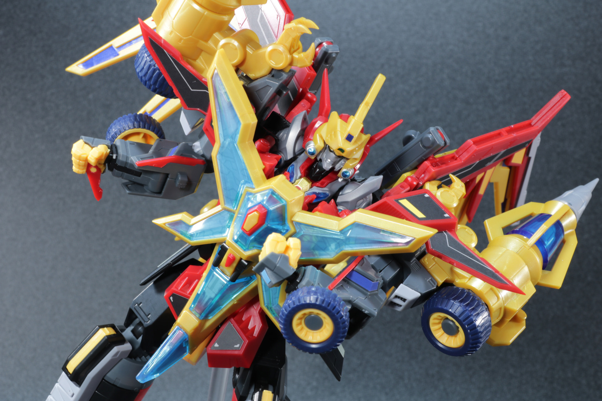 ダイナセイバーを展開したアクションも可能