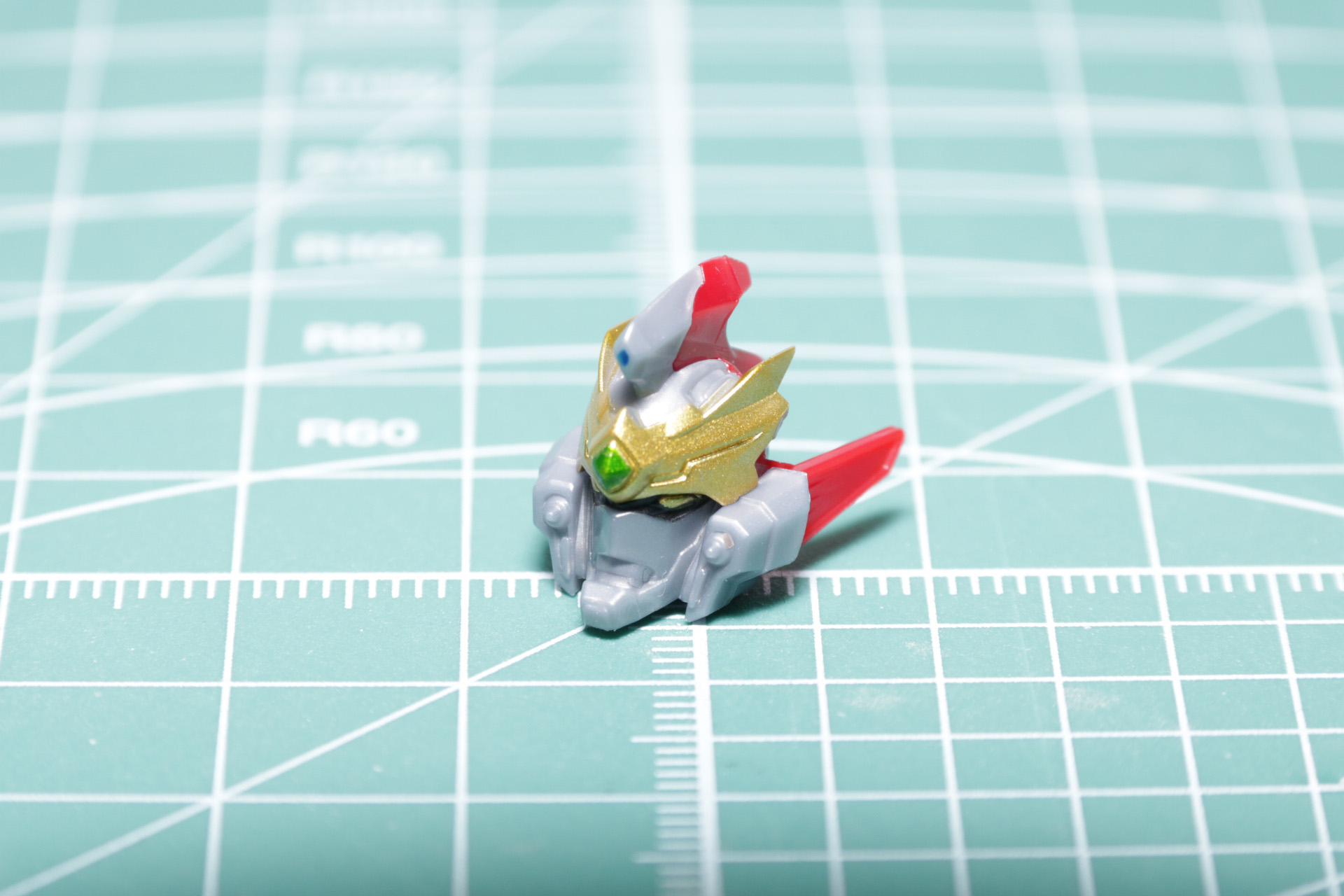 パーツは3点だが、塗装済みパーツの使用で劇中に近いカラーリングが再現されている