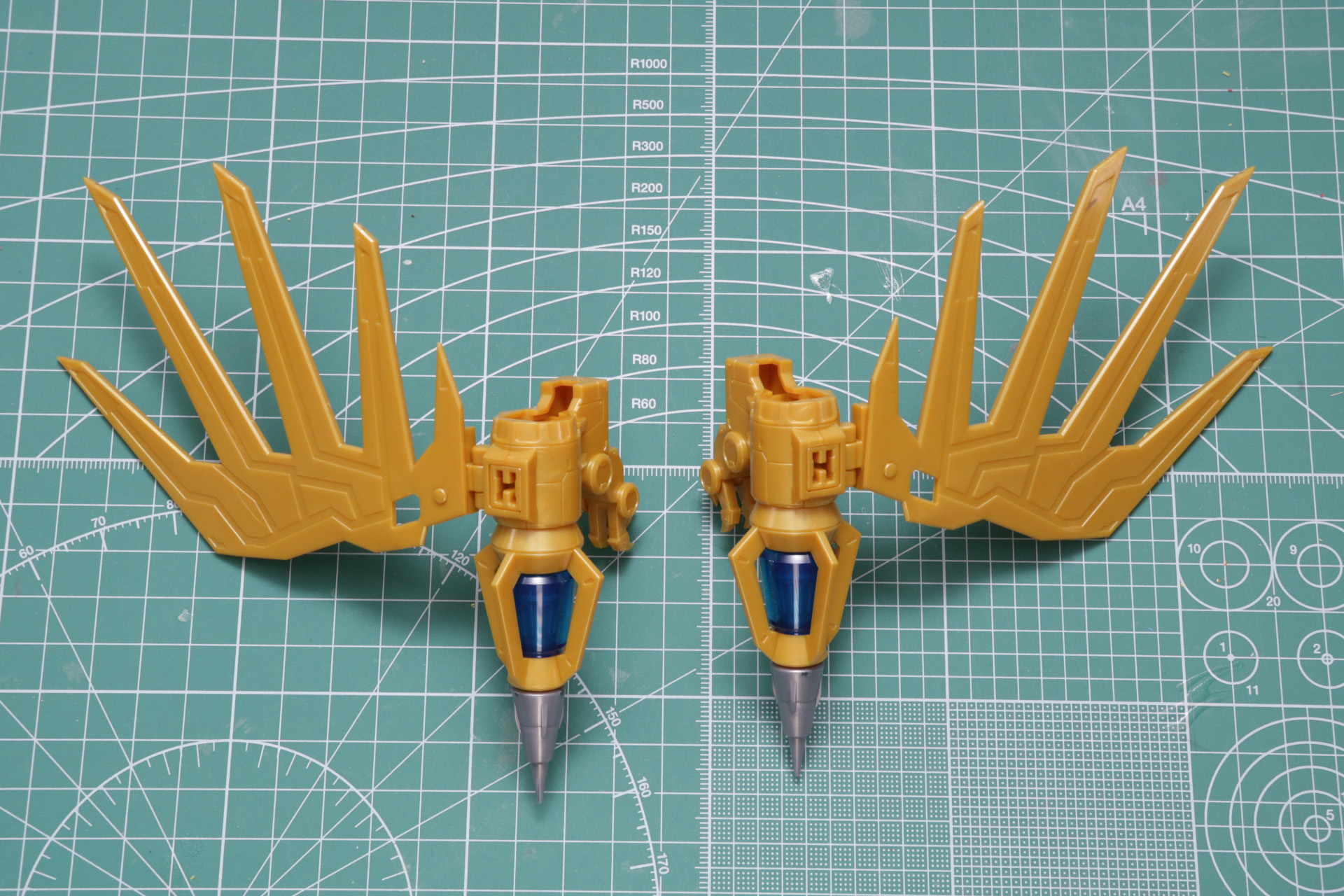 巨大な翼はドリルが付いたことでインパクト大の造形となっている