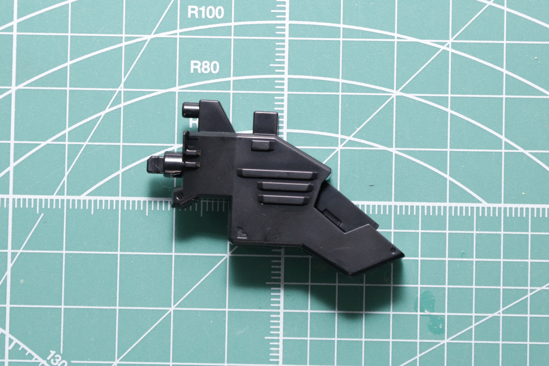 「ビッグゴルドバーン」の頭部と尻尾を繋げる腹部パーツ