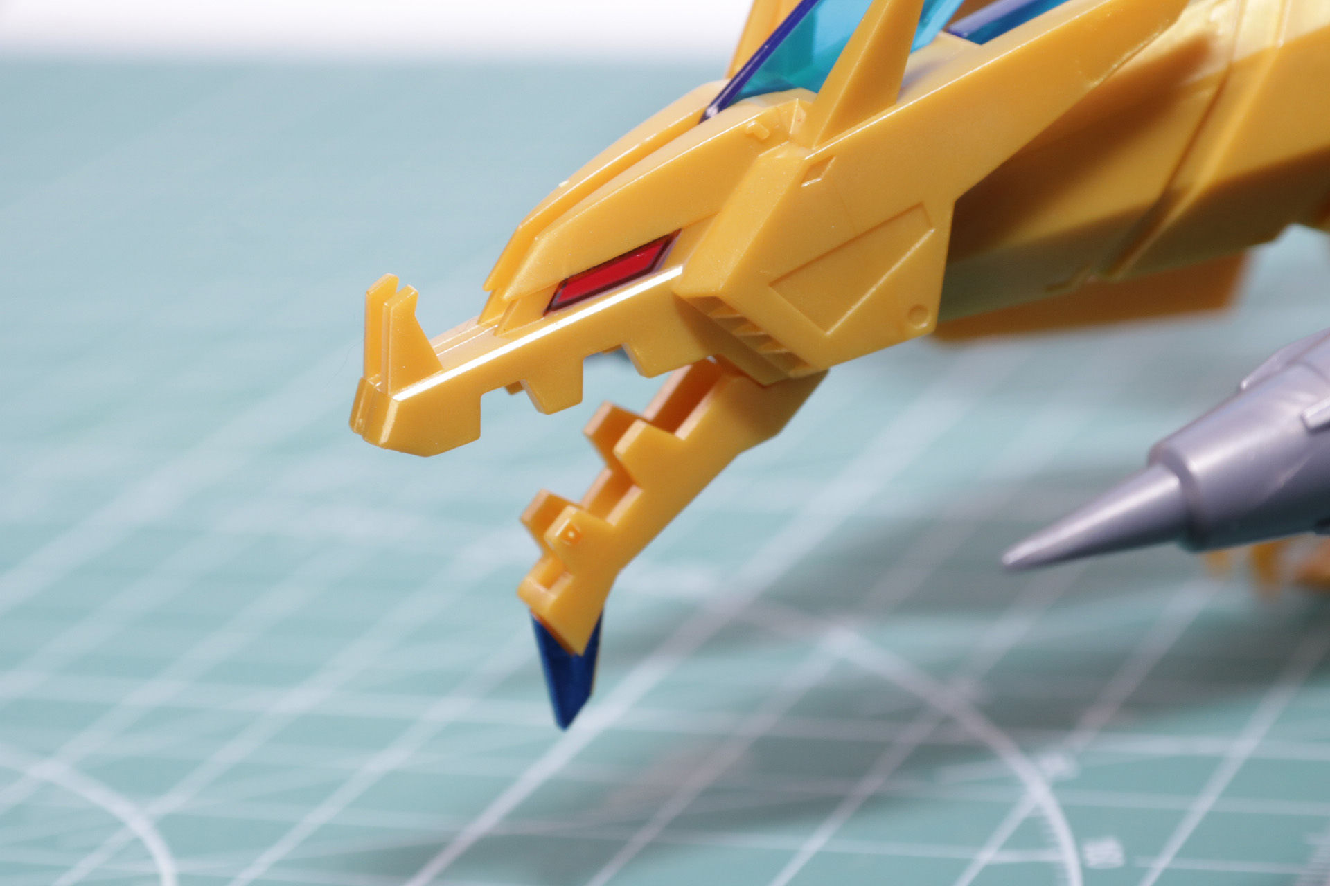 頭部顎下のシール