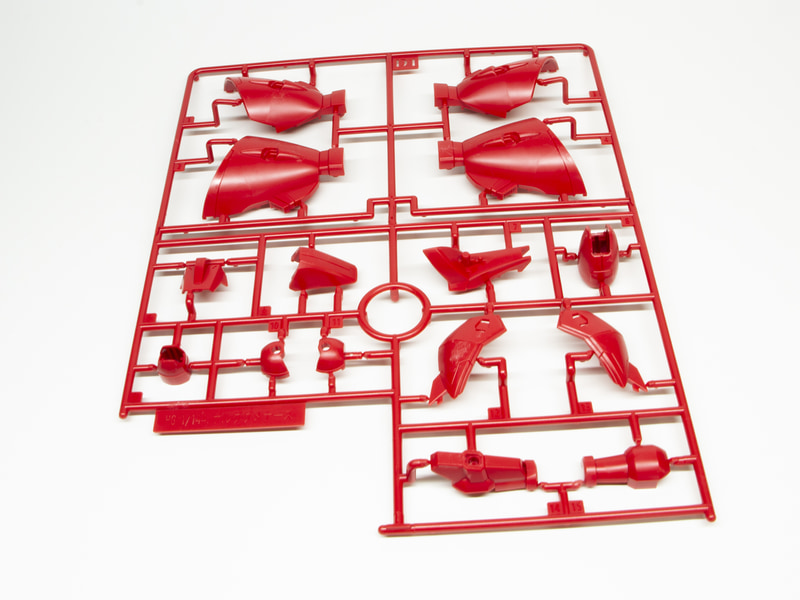 D1ランナー。印象的な鮮やかなレッドで外装を構成する