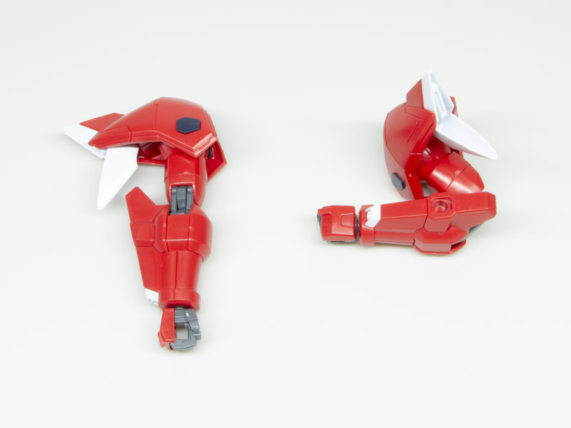 腕の可動域。大きくたたむことで様々なアクションが可能だ